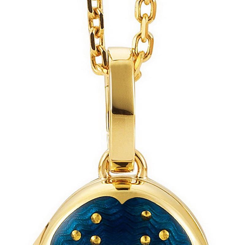 Taille poire  Collier pendentif médaillon ovale en or jaune 18 carats, émail bleu et 1 saphir en vente