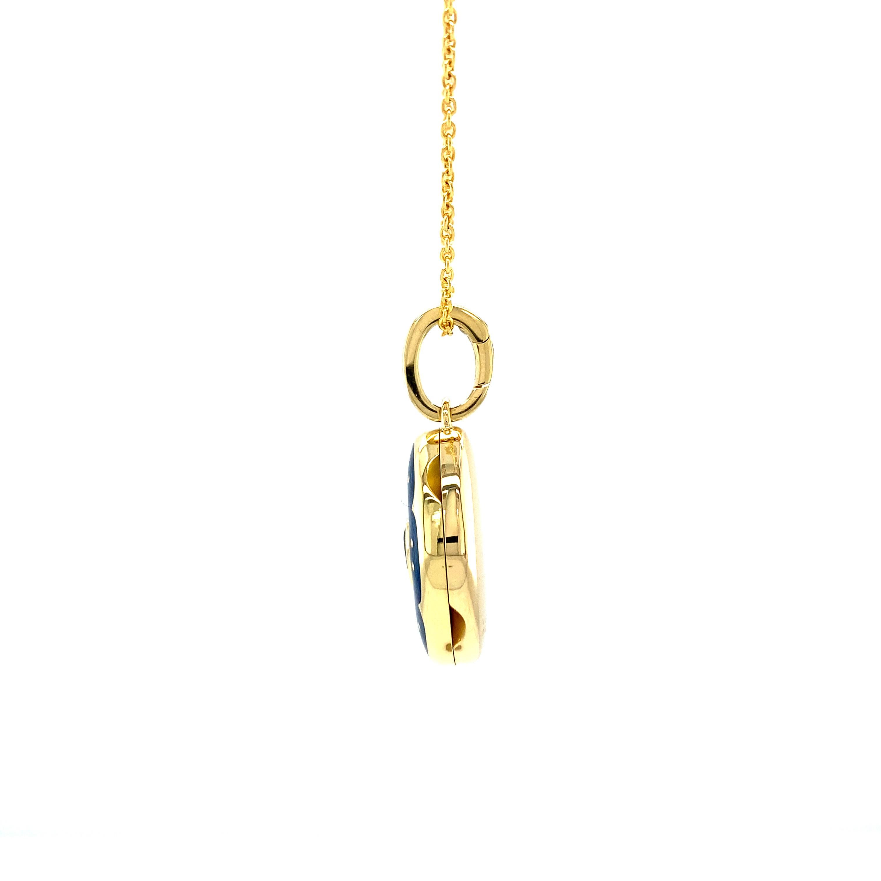  Collier pendentif médaillon ovale en or jaune 18 carats, émail bleu et 1 saphir en vente 3
