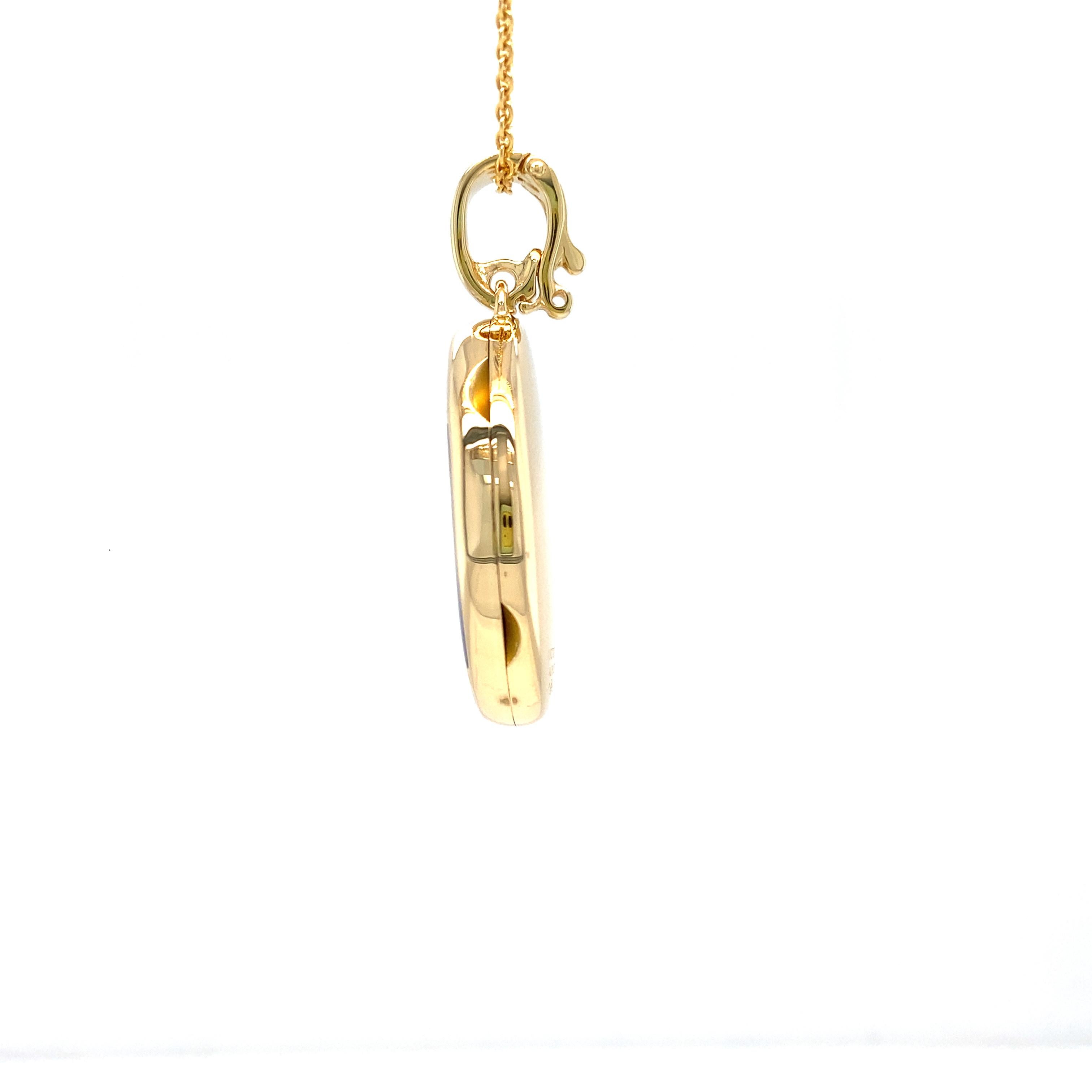 Taille brillant Collier pendentif médaillon ovale en or jaune 18 carats et émail bleu avec 15 diamants 0,16 carat en vente