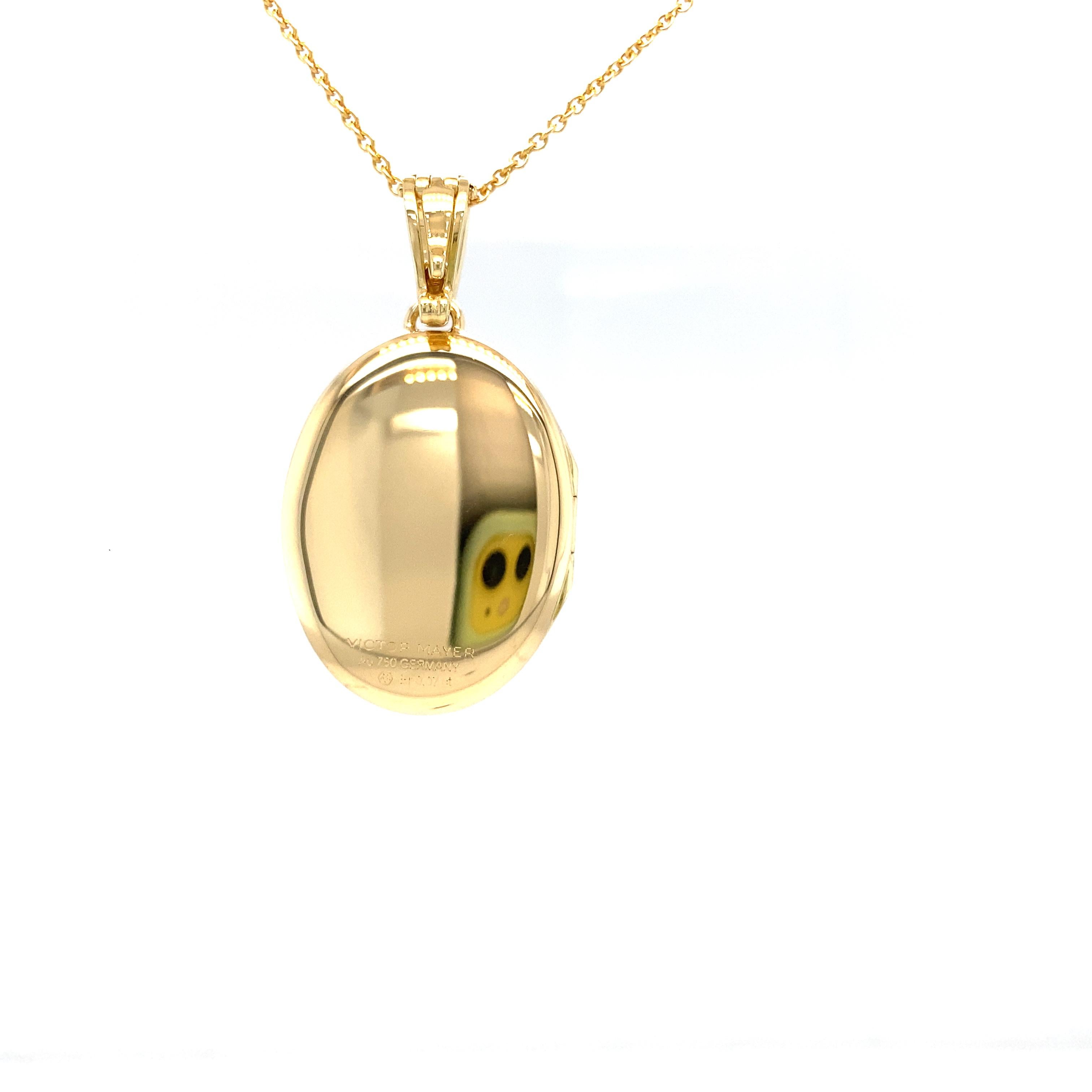 Collier pendentif médaillon ovale en or jaune 18 carats et émail bleu avec 15 diamants 0,16 carat Pour femmes en vente