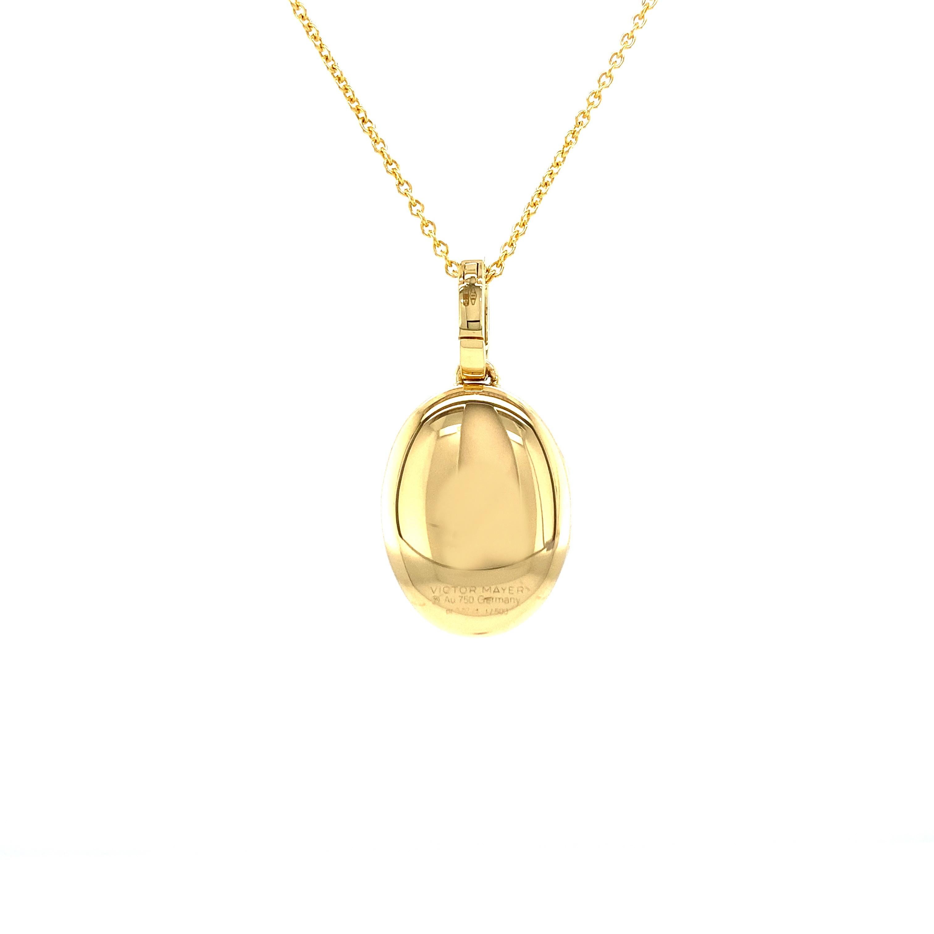 Taille brillant Collier pendentif médaillon ovale en or jaune 18 carats, émail bleu et 9 diamants 0,07 carat G VS en vente