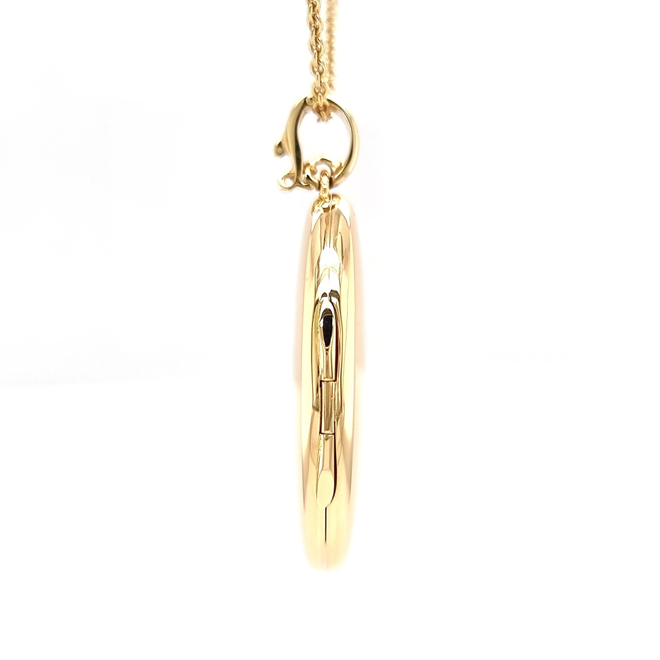 Victorien Collier pendentif médaillon ovale et chaîne à maillons en or jaune 18 carats et émail en vente
