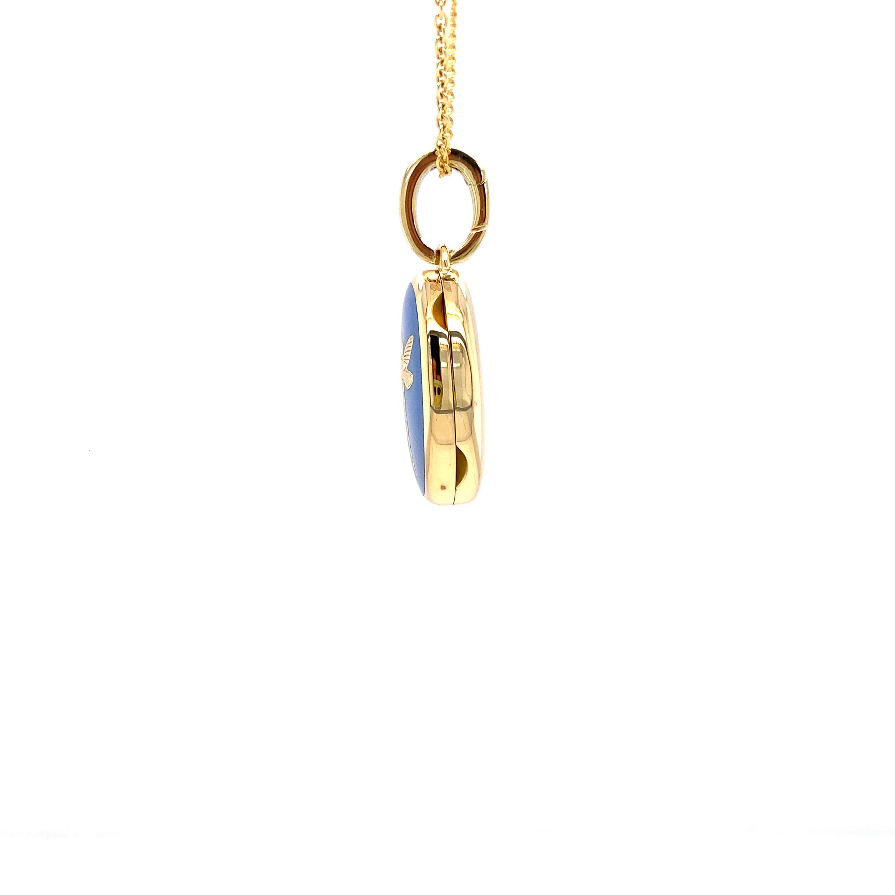 Art Nouveau Oval Locket Pendant Necklace Dragonfly 18k Yellow Gold - Opalescent Blue Enamel For Sale