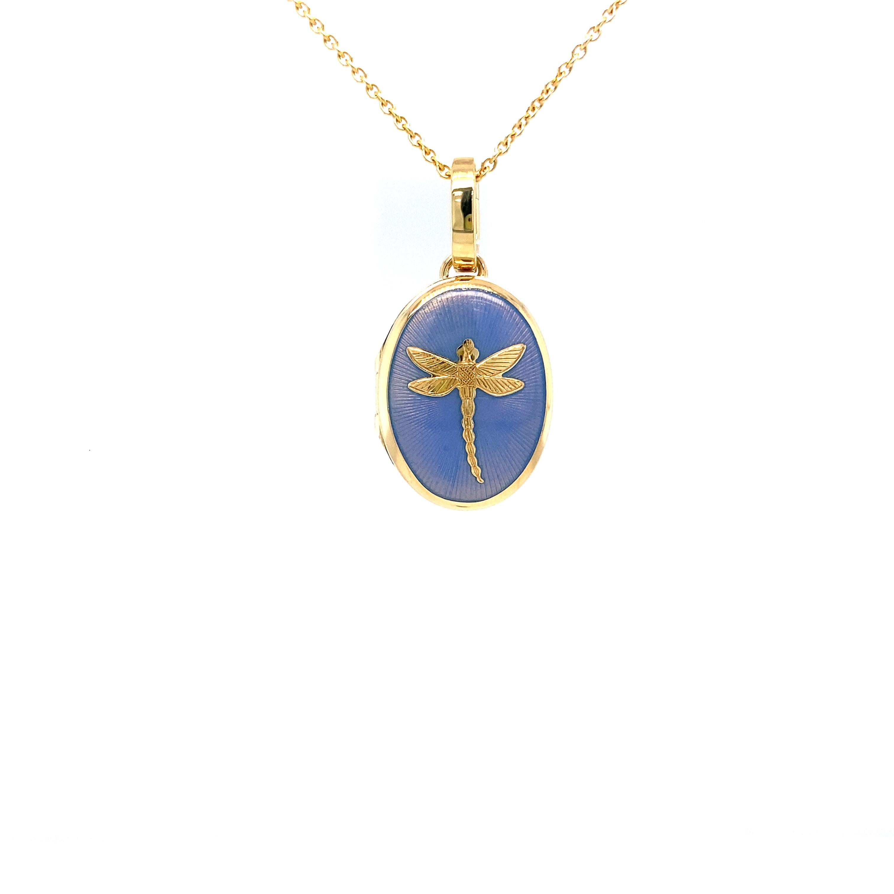 Oval Locket Pendant Necklace Dragonfly 18k Yellow Gold - Opalescent Blue Enamel For Sale 3