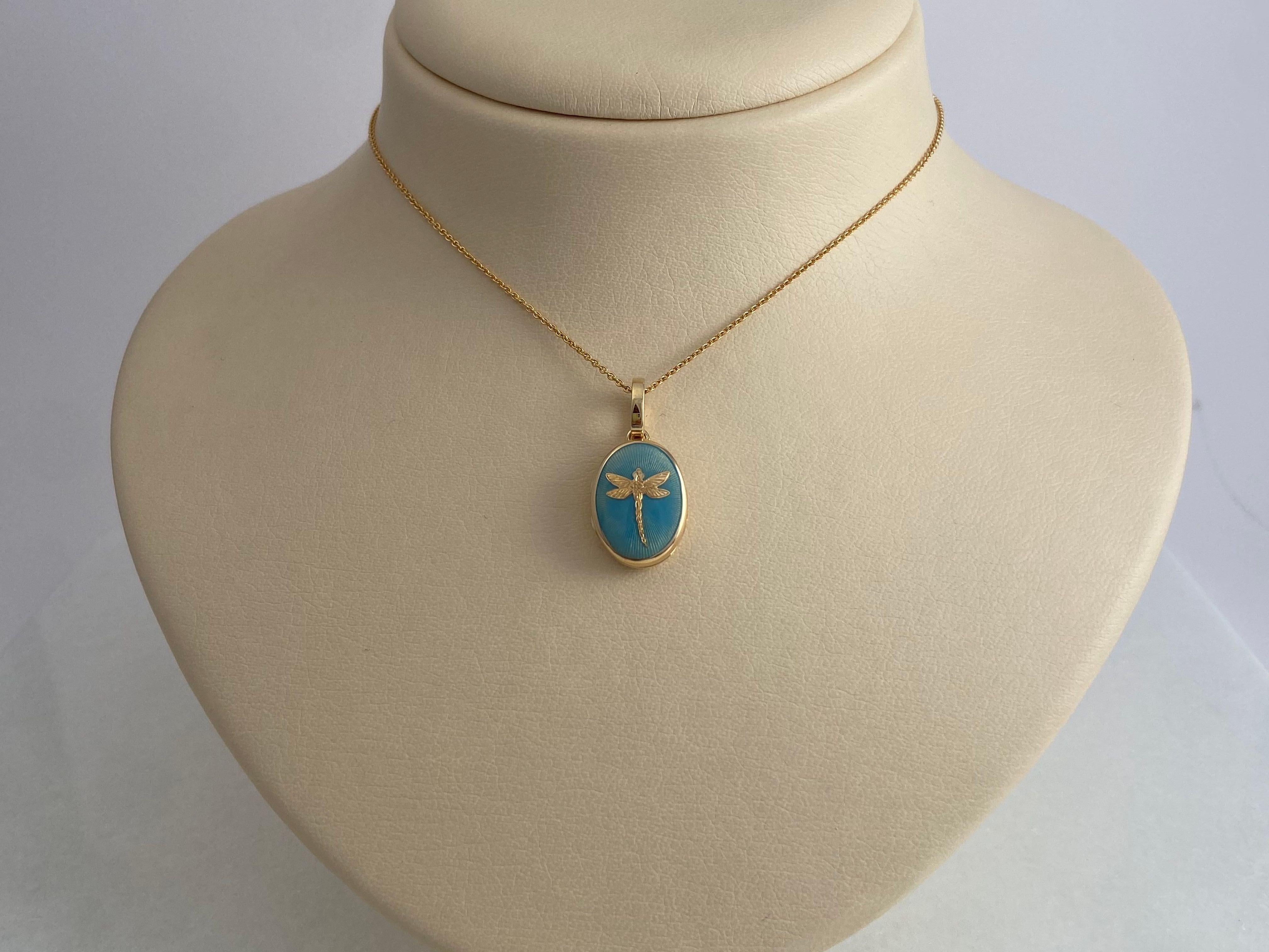 Oval Locket Pendant Necklace Dragonfly 18k Yellow Gold Turquoise Enamel For Sale 2