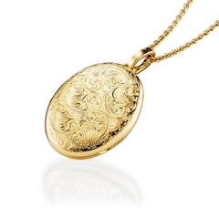 Collier pendentif médaillon ovale gravé en or jaune 18 carats 23,0 x 32,0 mm
