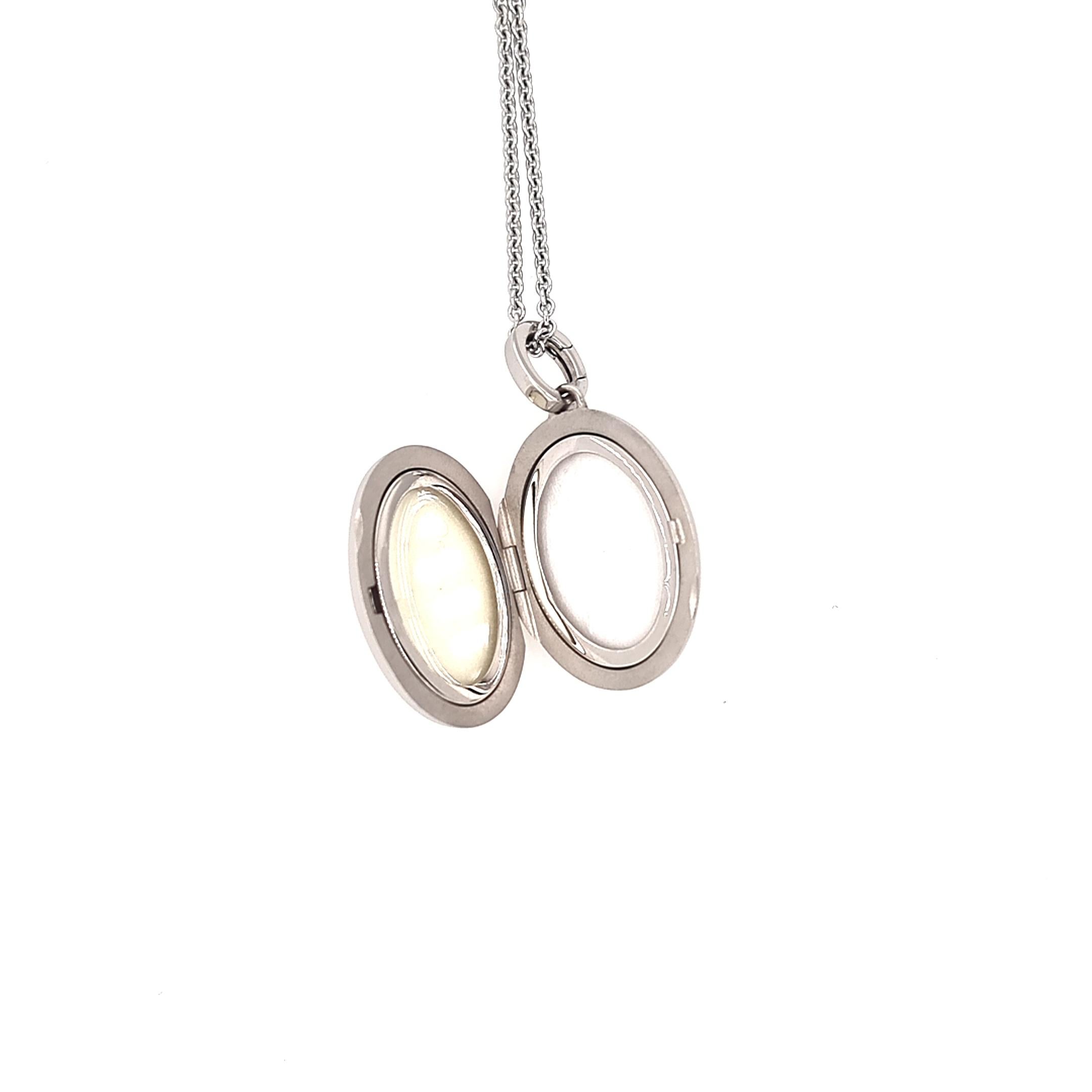 Oval Locket Pendant Necklace Solid 18k White Gold 4 Diamonds 0.04 Carat H VS For Sale 2