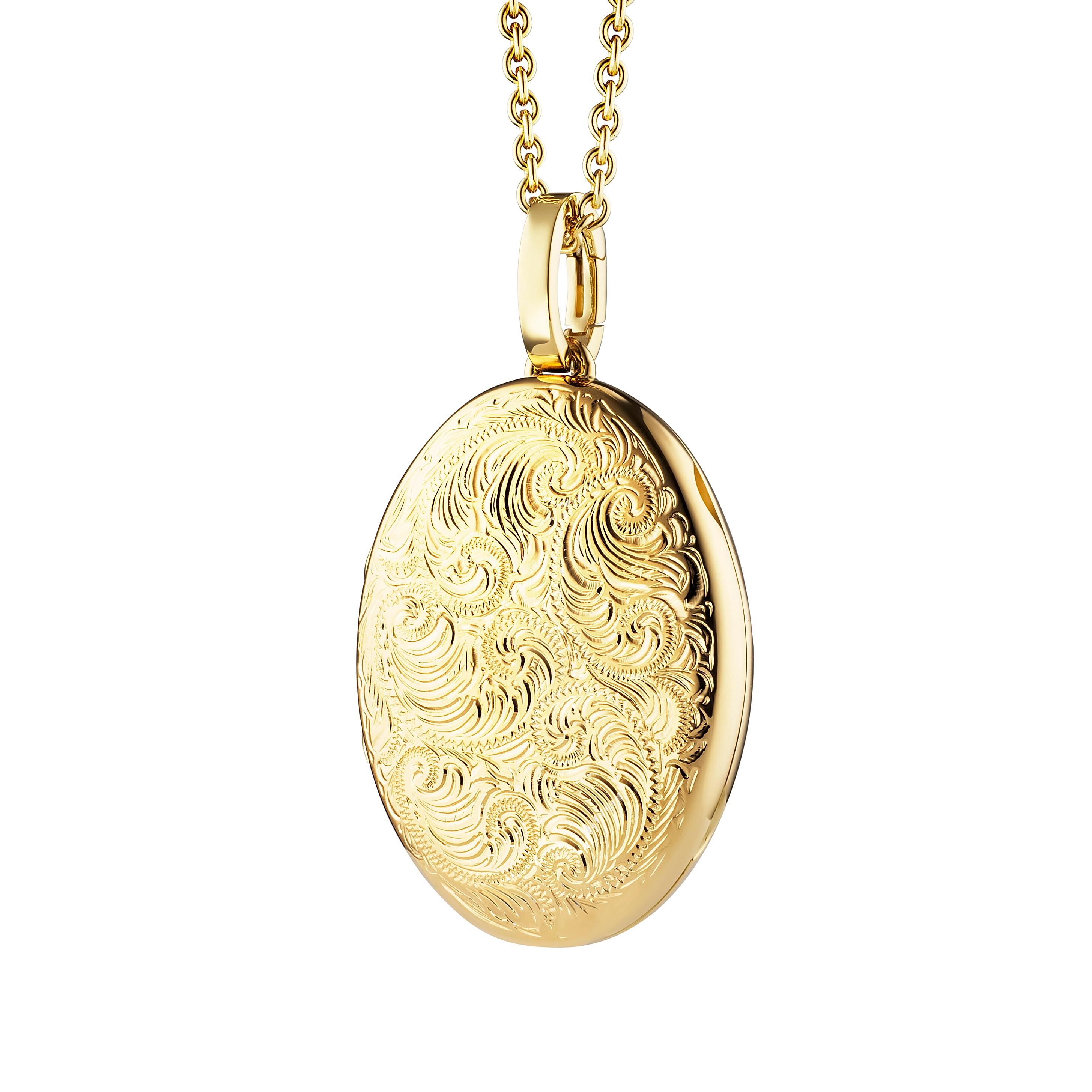 Oval Locket Pendant with Scroll Engraving - 18k Yellow Gold - 32.0 x 23.0 mm In New Condition For Sale In Pforzheim, DE