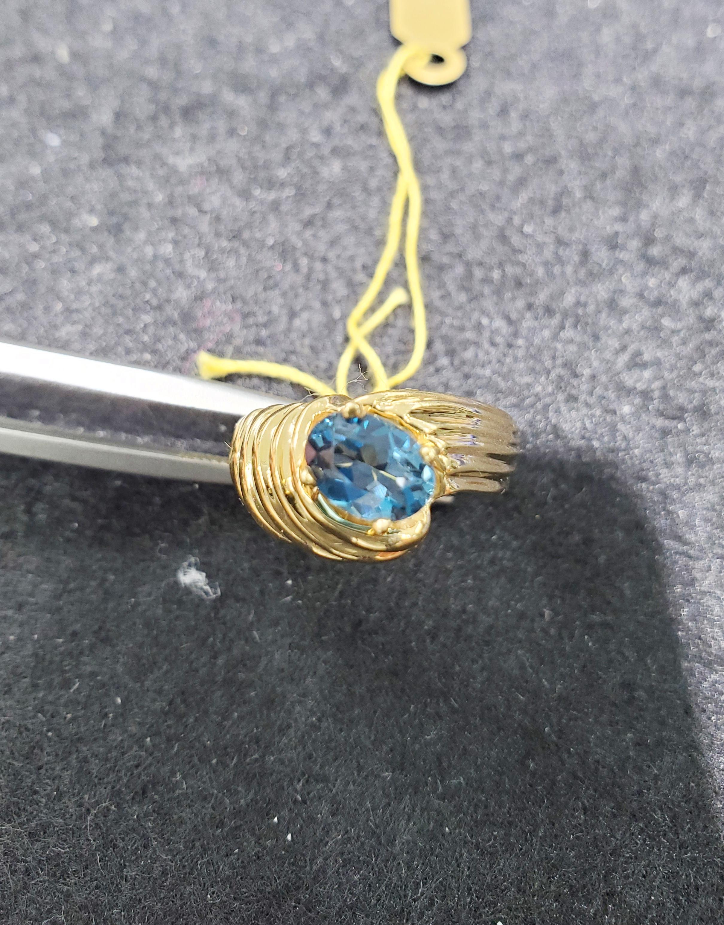 Bague ovale en or jaune 14k avec topaze bleue de Londres Neuf - En vente à Sugar Land, TX