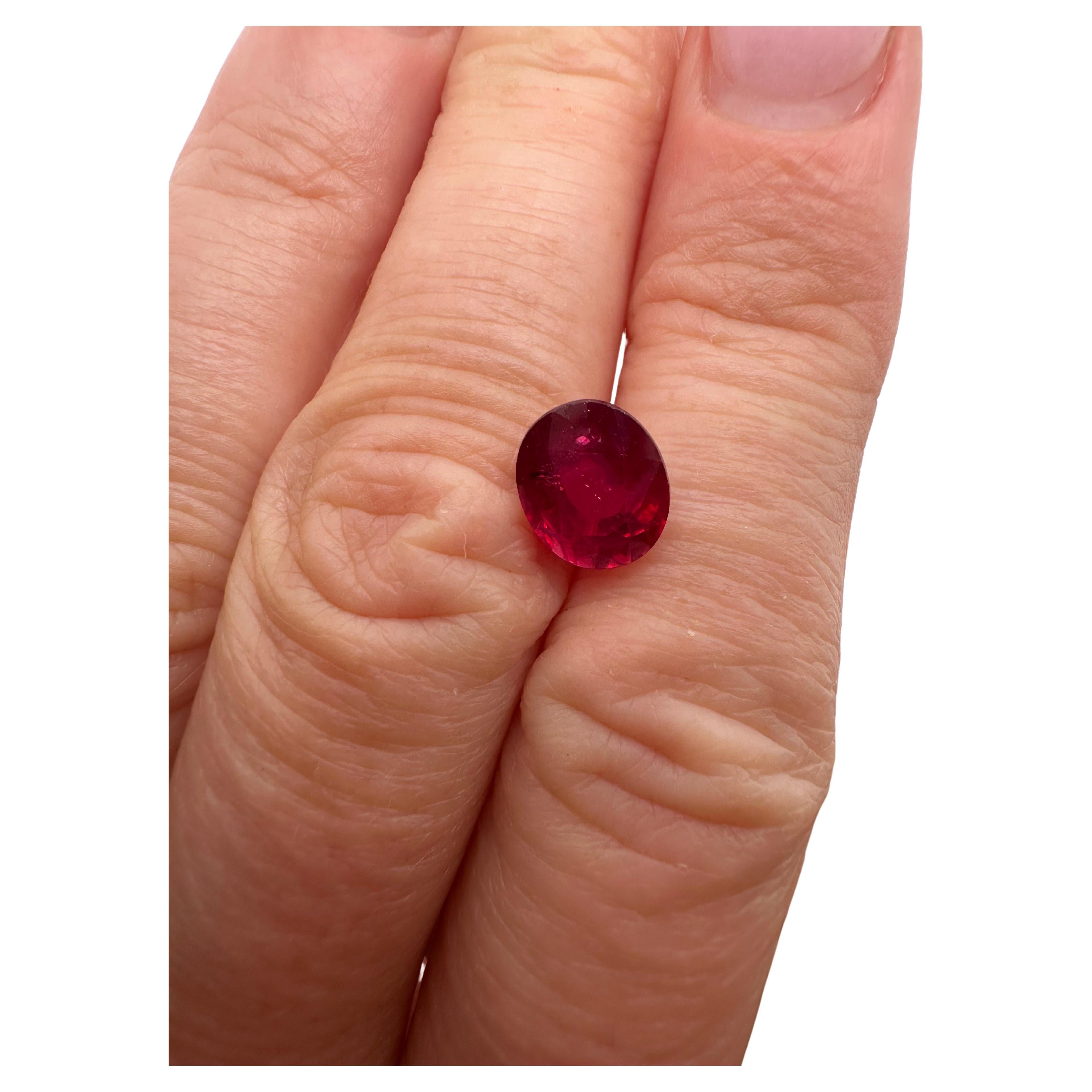 Rubino brillante con certificato gemma ovale con certificato. Con una dimensione di 9x7 mm, il rubino è di un bel colore rosso rosato e brillante.

Il certificato di autenticità viene fornito con l'acquisto!

CHI SIAMO
Siamo un'azienda a conduzione