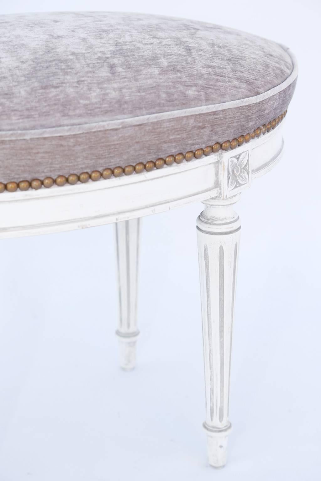 Oval Louis XVI Stool In Excellent Condition For Sale In West Palm Beach, FL