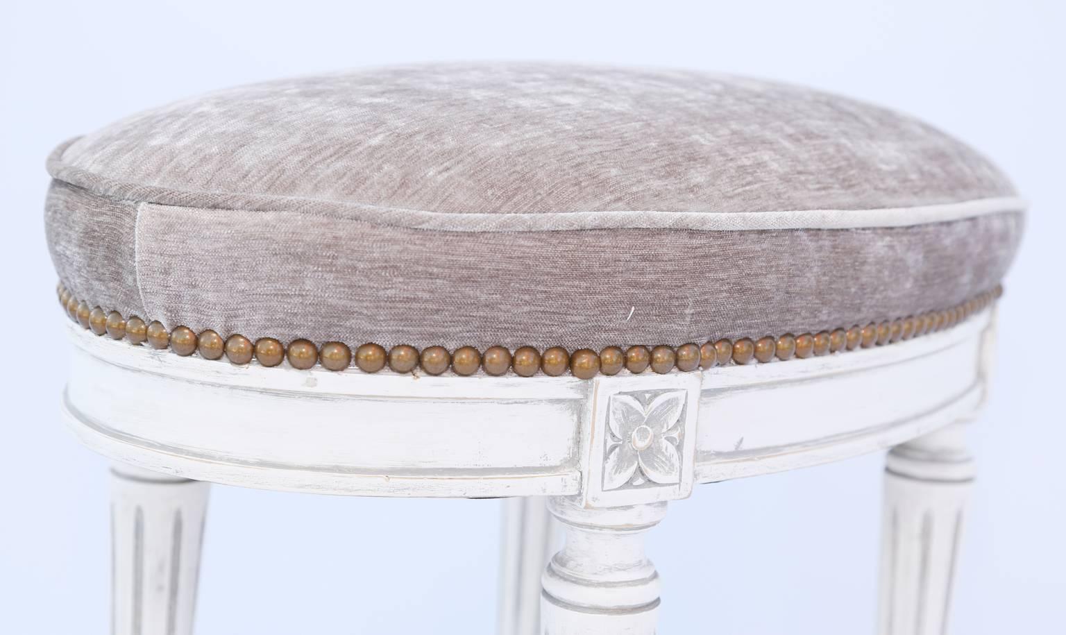 Ovaler Louis-XVI.-Hocker im Zustand „Hervorragend“ im Angebot in West Palm Beach, FL