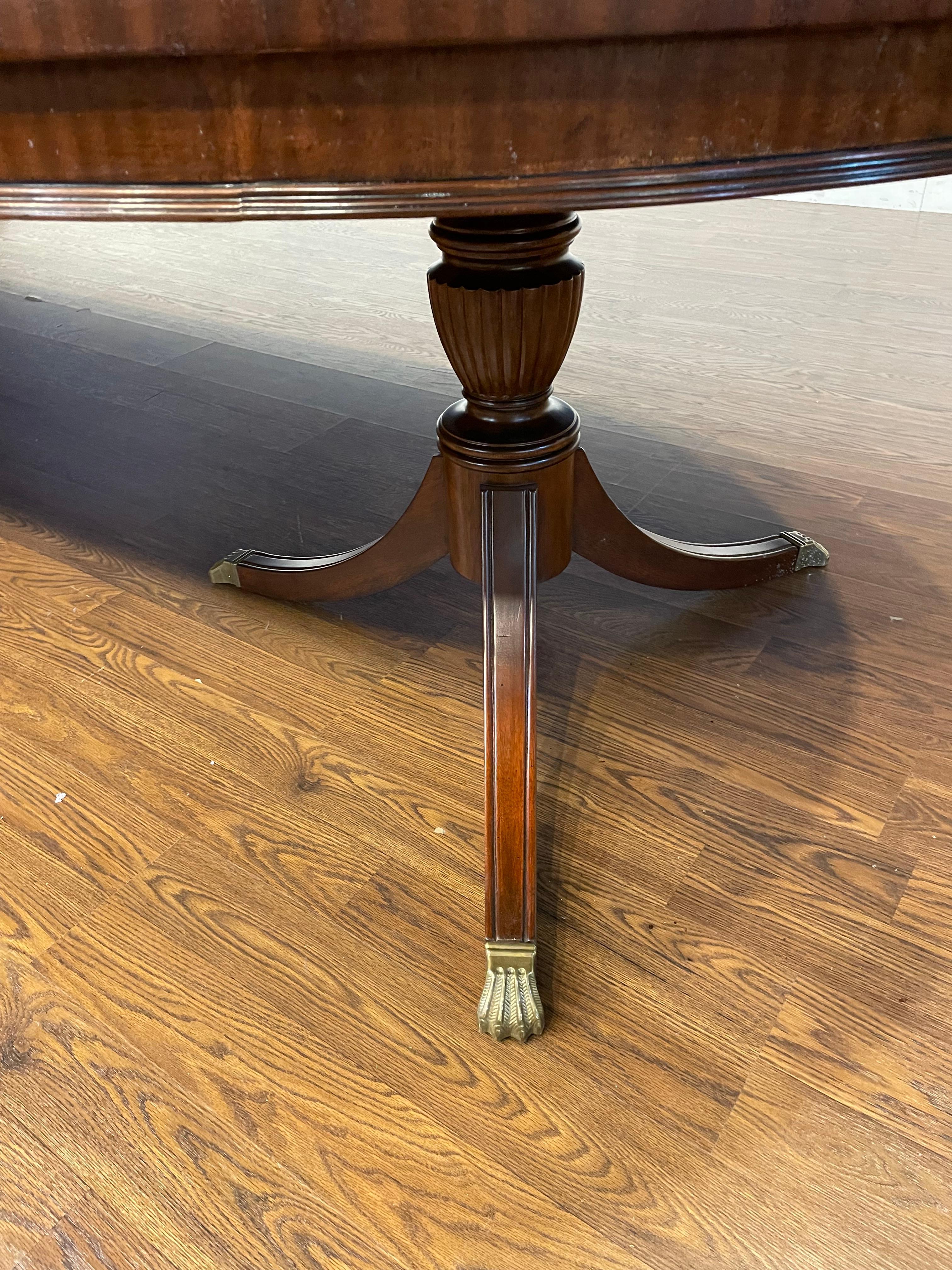 Mesa de comedor ovalada de caoba de Leighton Hall - Por encargo en venta 4