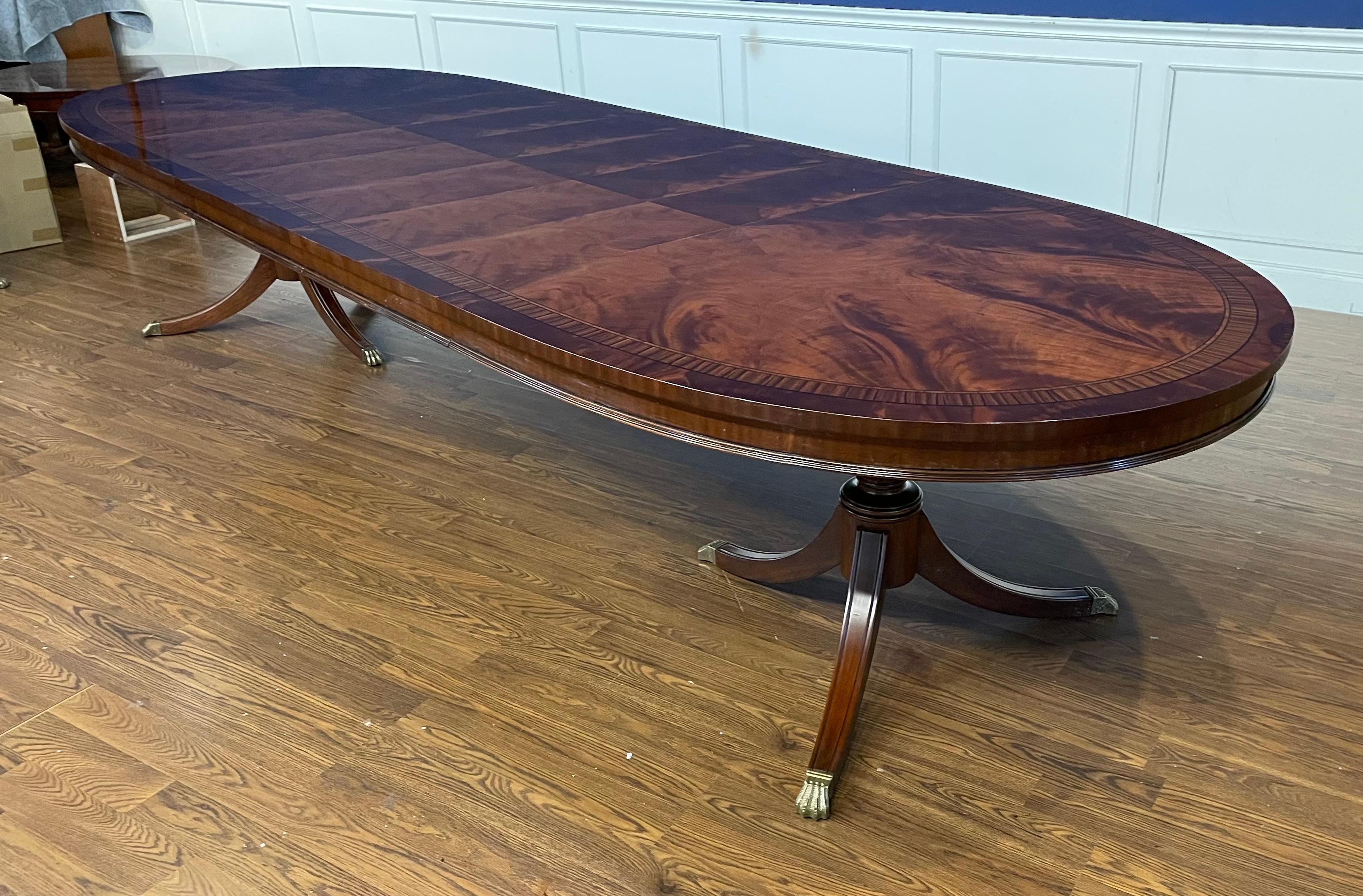 Mesa de comedor ovalada de caoba de Leighton Hall - Por encargo en venta 5