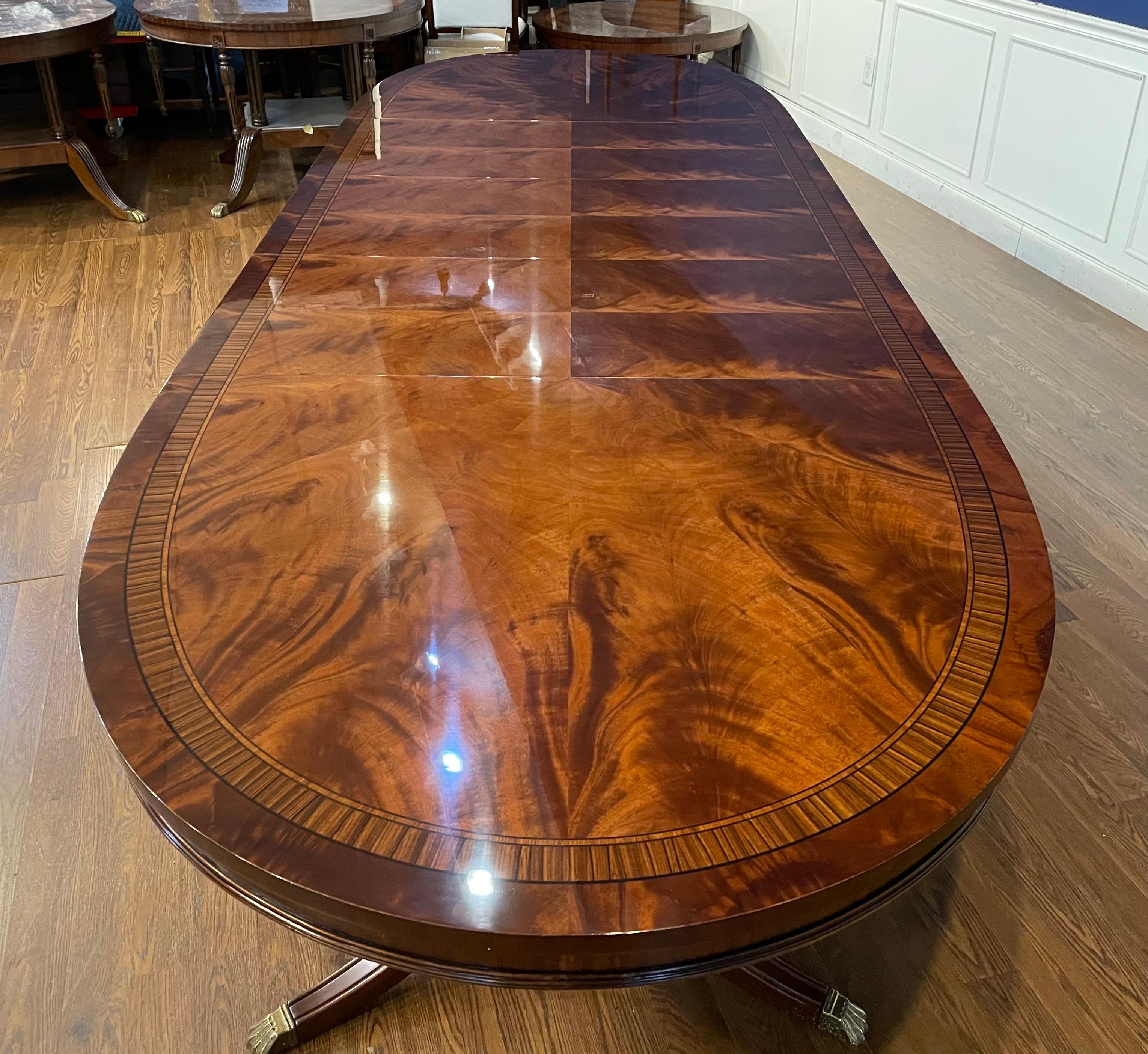 Mesa de comedor ovalada de caoba de Leighton Hall - Por encargo en venta 6