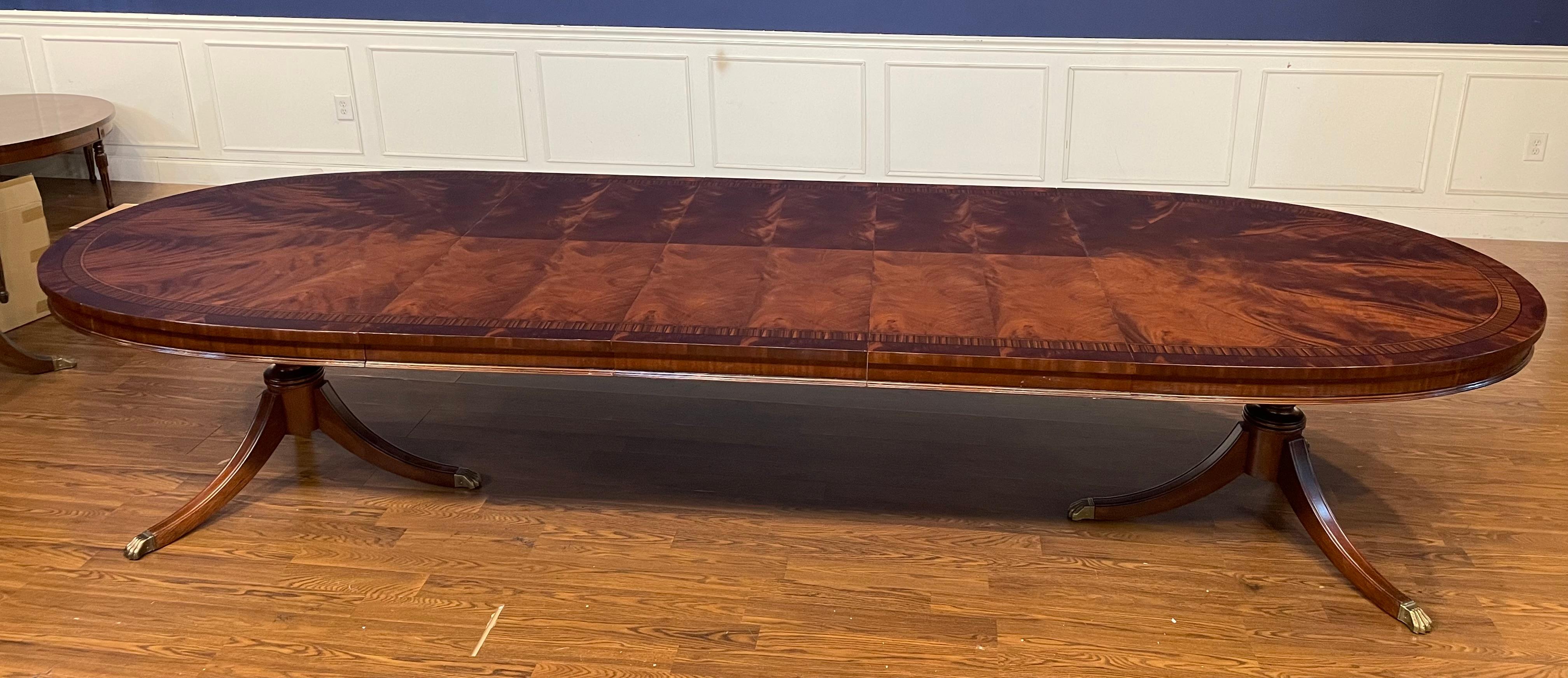Mesa de comedor ovalada de caoba de Leighton Hall - Por encargo Regencia en venta