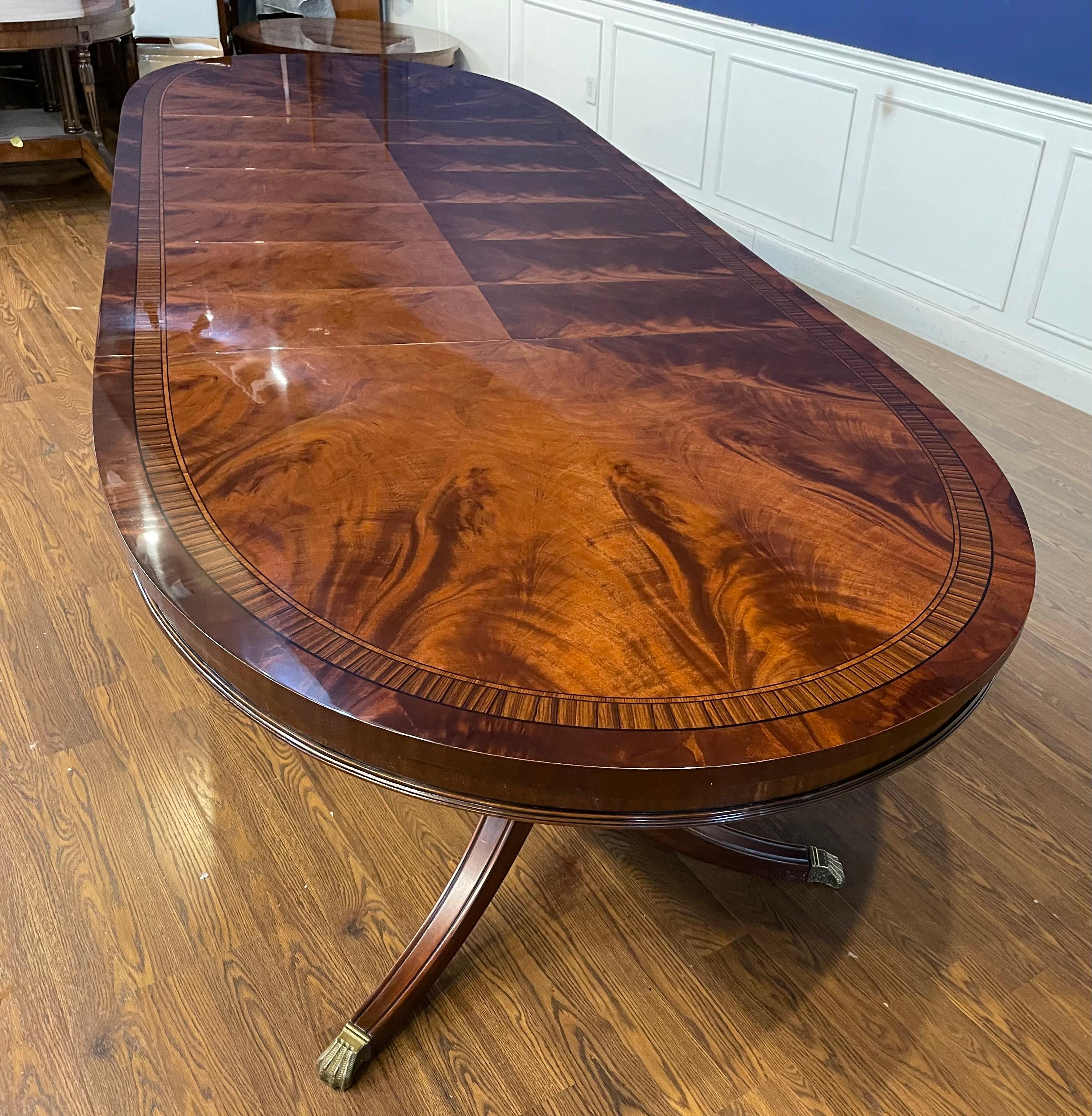 Mesa de comedor ovalada de caoba de Leighton Hall - Por encargo en Nuevo estado para la venta en Suwanee, GA