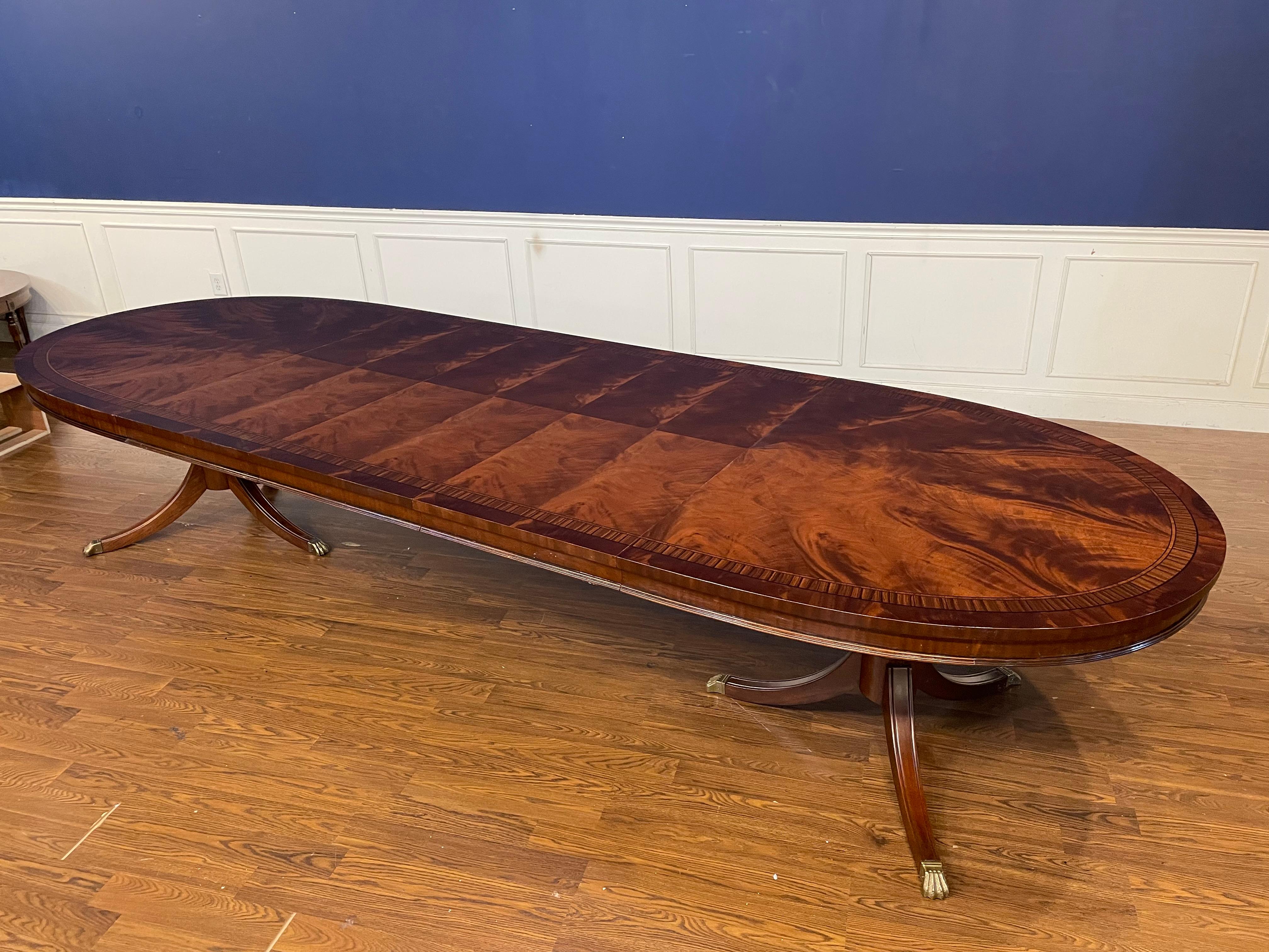 Mesa de comedor ovalada de caoba de Leighton Hall - Por encargo Siglo XXI y contemporáneo en venta
