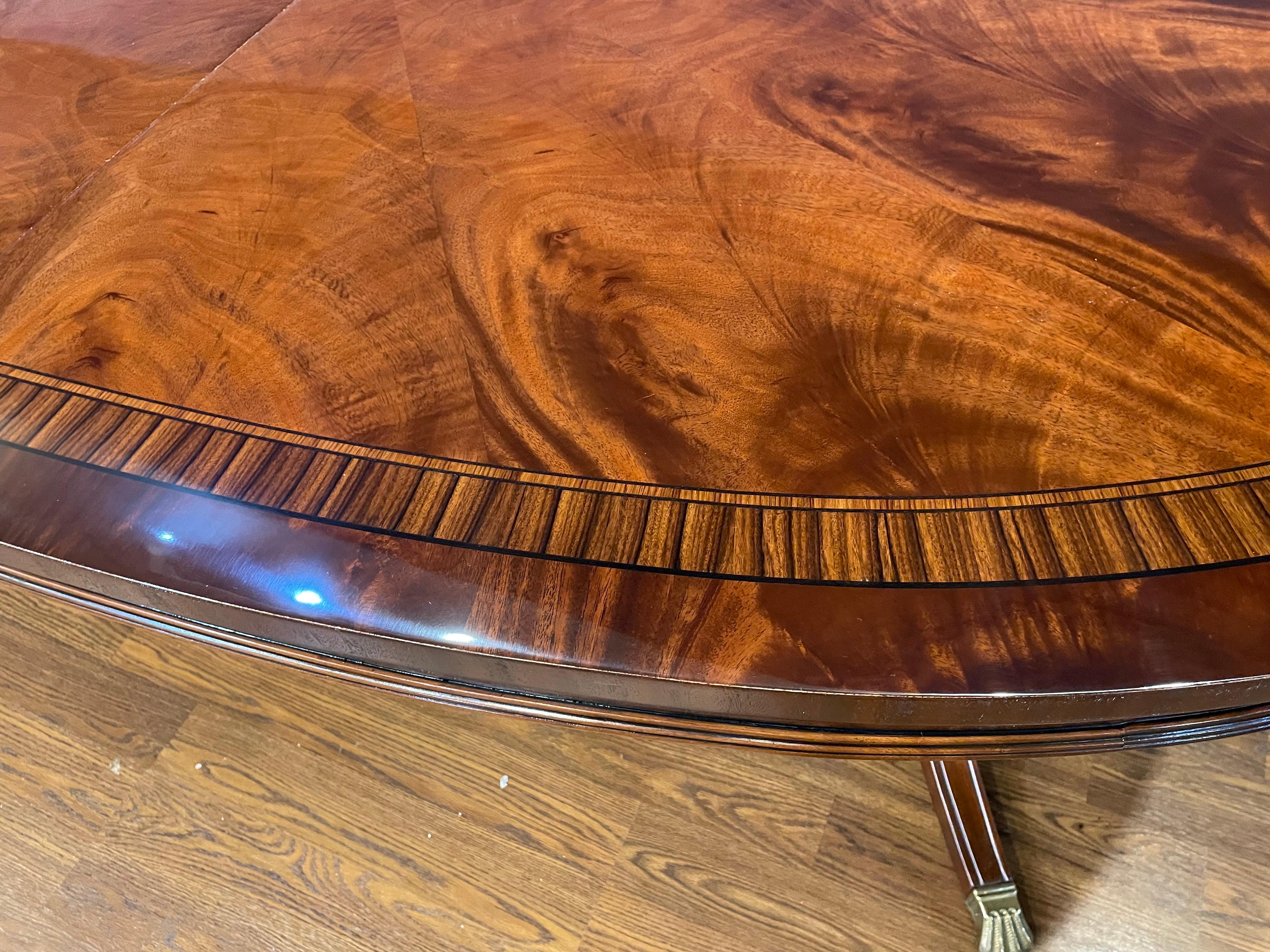 Mesa de comedor ovalada de caoba de Leighton Hall - Por encargo en venta 1