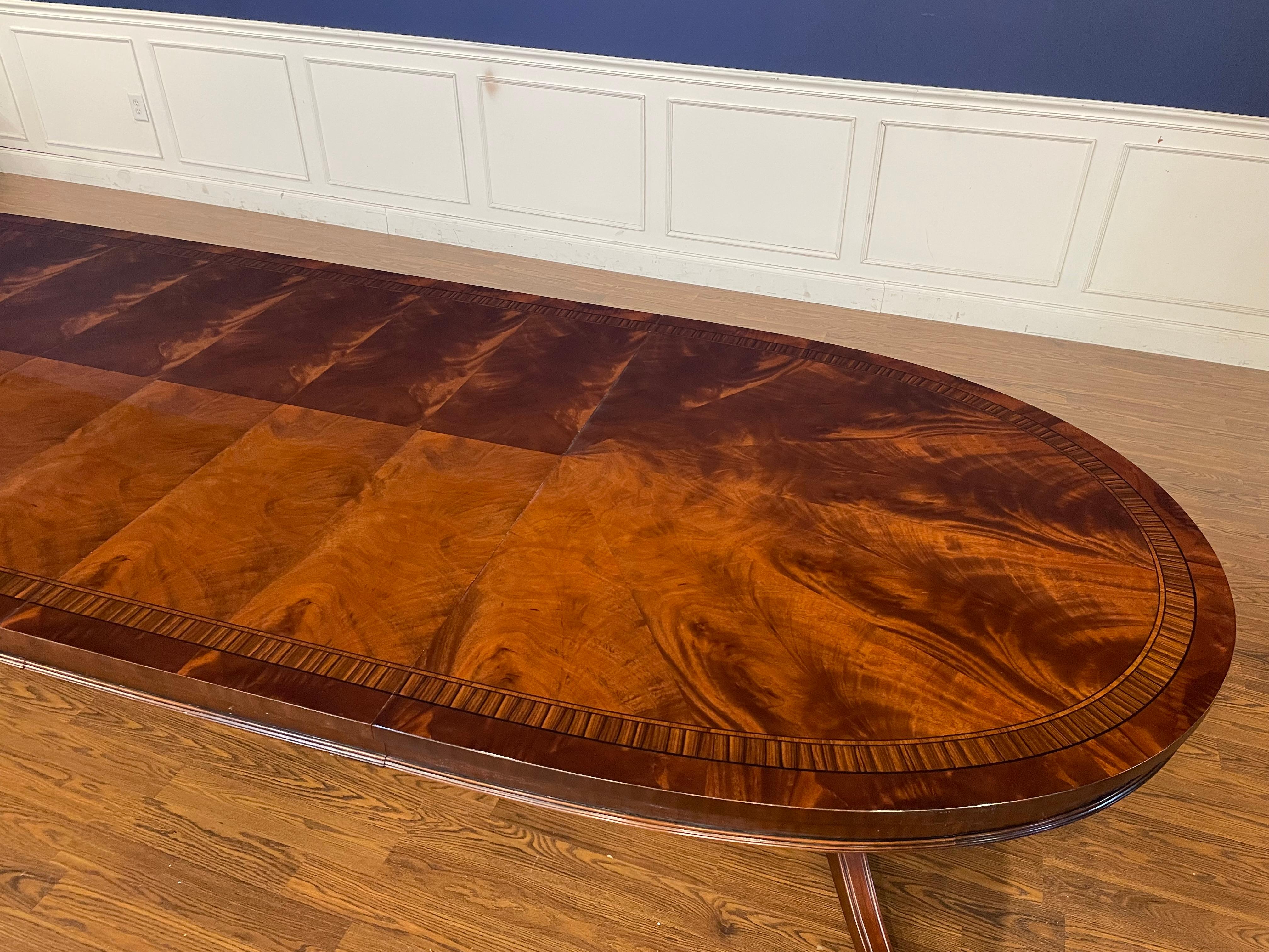 Mesa de comedor ovalada de caoba de Leighton Hall - Por encargo en venta 2