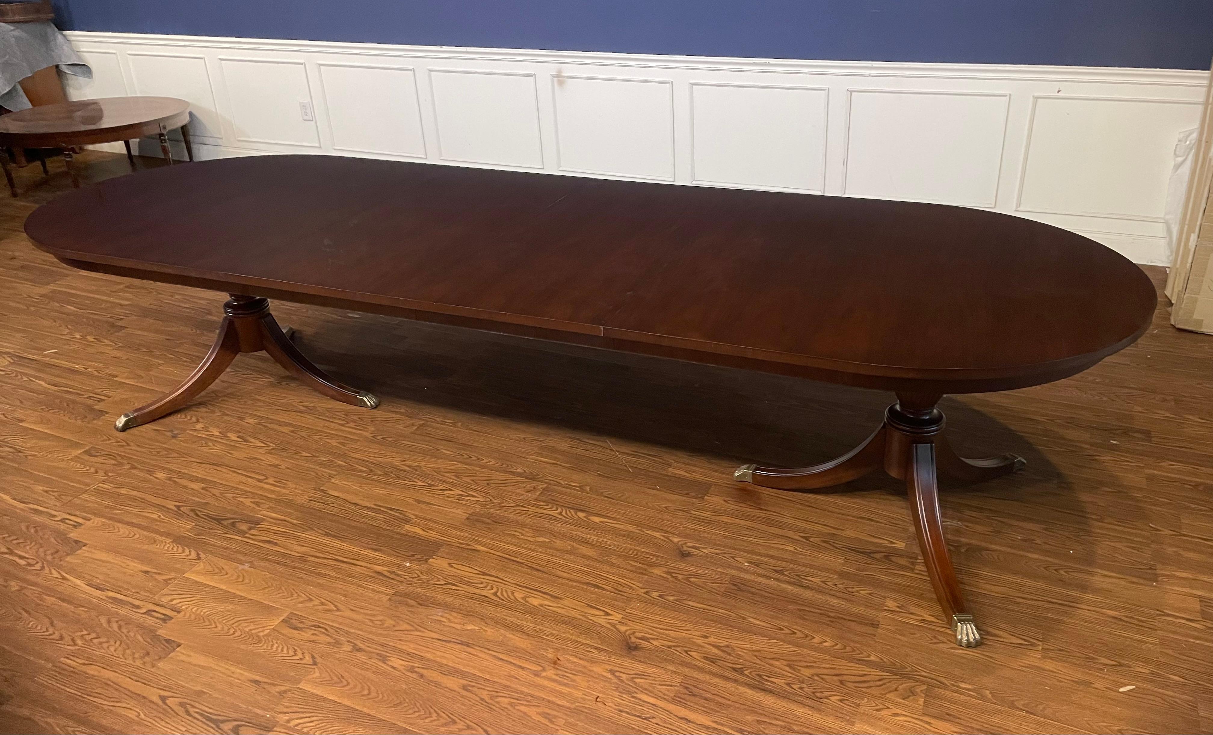 Georgien Table de salle à manger ovale à double piédestal en acajou de Leighton Hall, fabriquée sur commande en vente