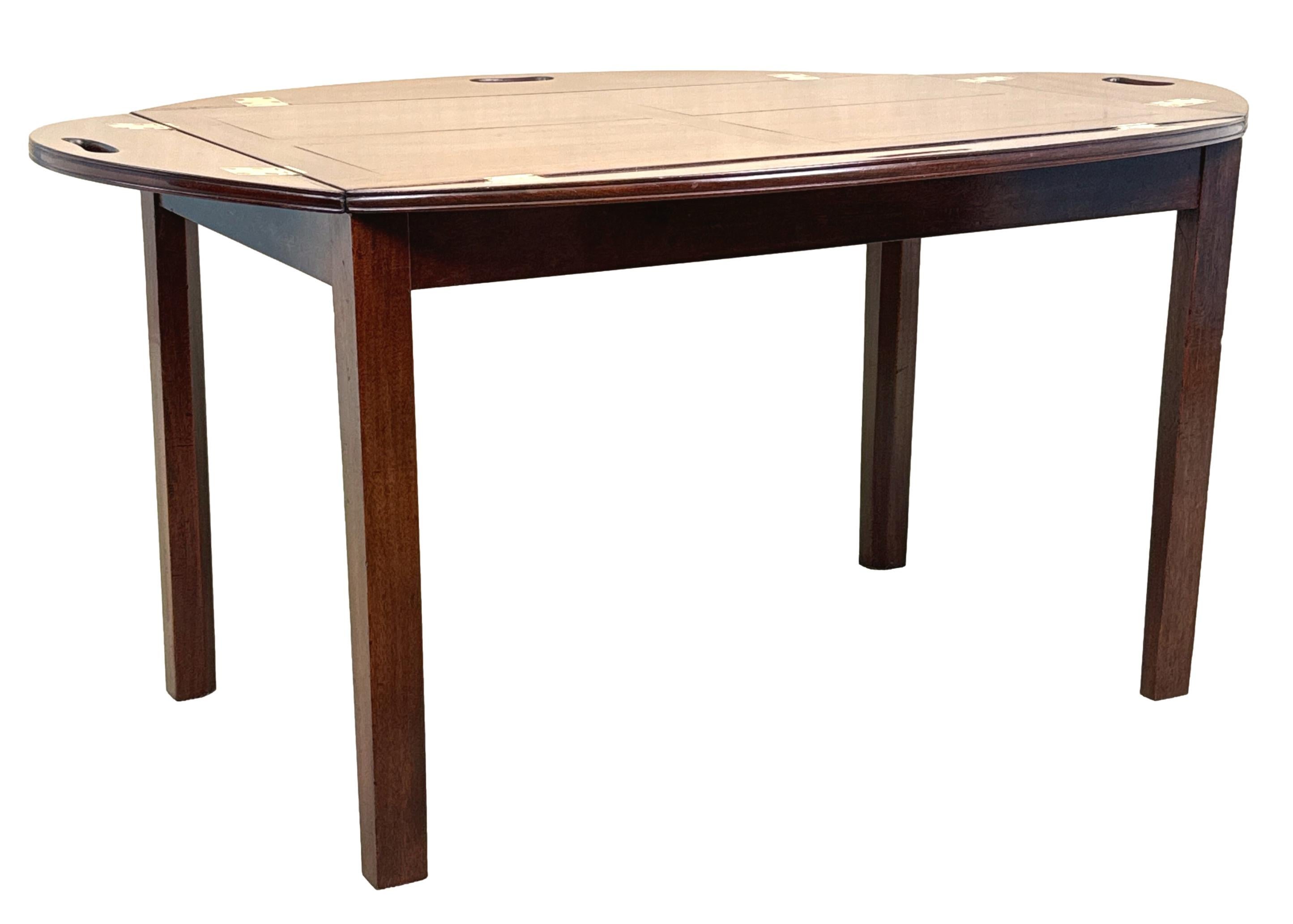 Vassoio ovale in mogano per maggiordomi della fine del 18° secolo su supporto in vendita 7