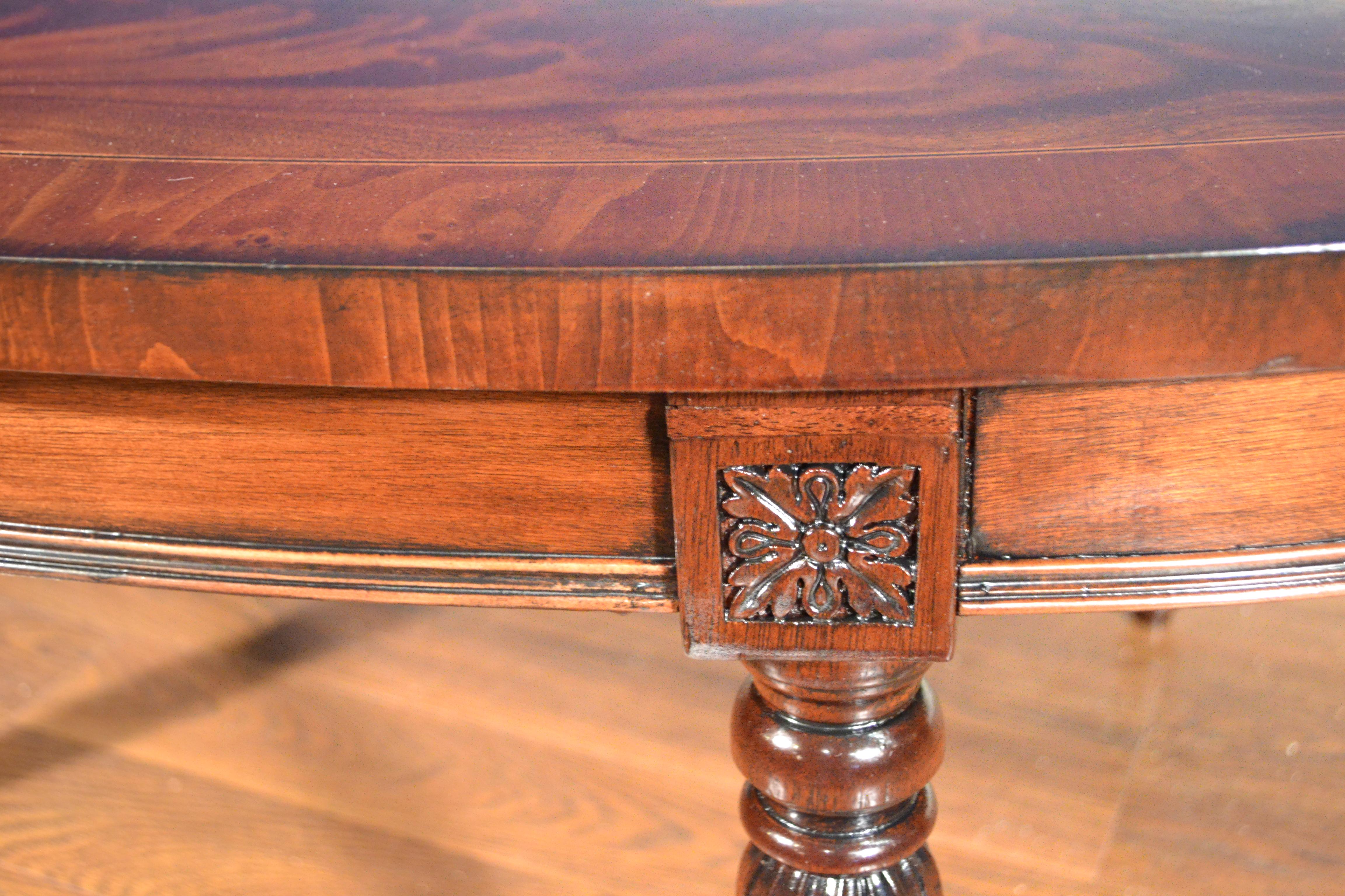 Table basse ovale en acajou de style géorgien par Leighton Hall Neuf - En vente à Suwanee, GA