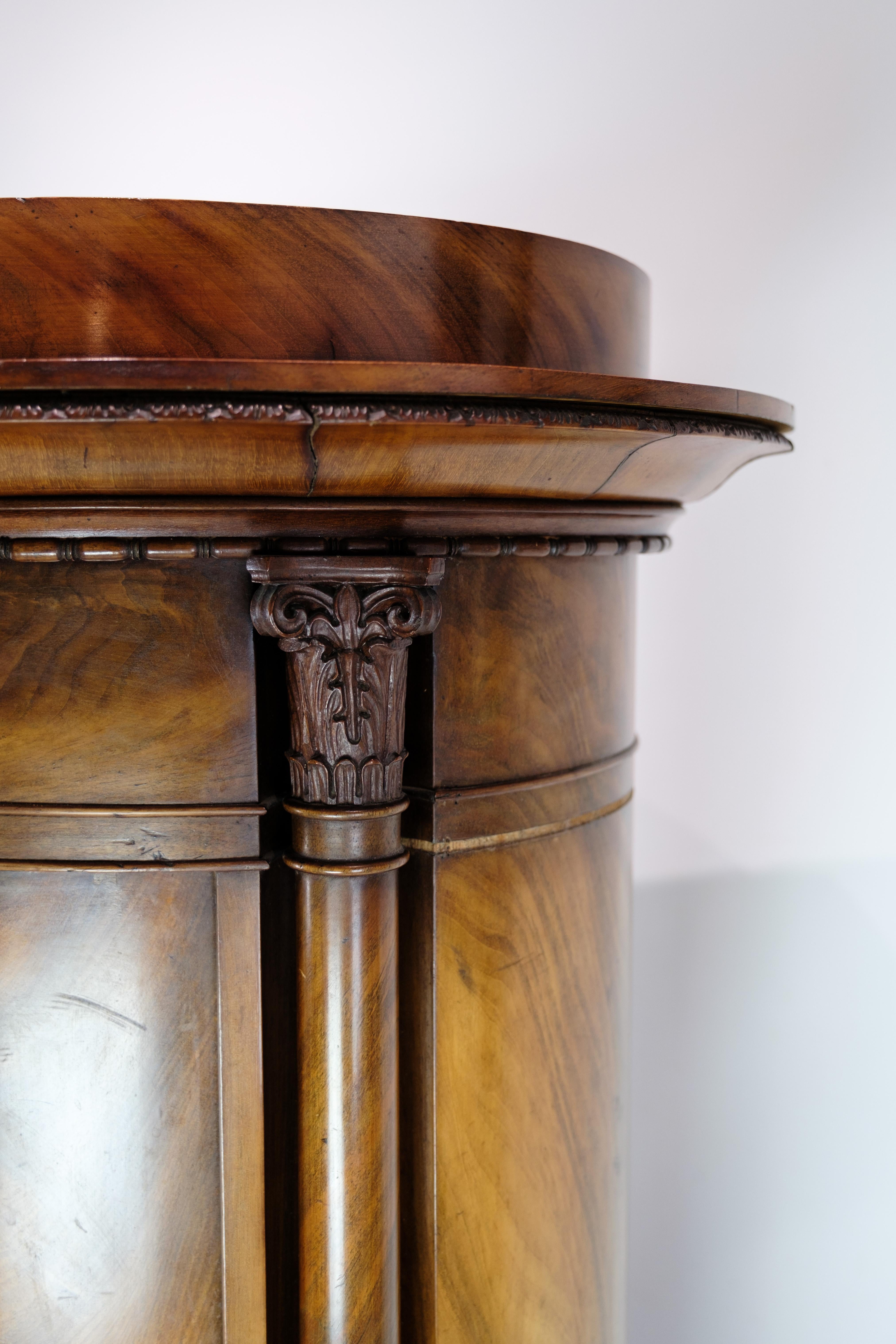 Oval Mahogany Pedestal Cabinet With Carvings From The 1820's  For Sale 2