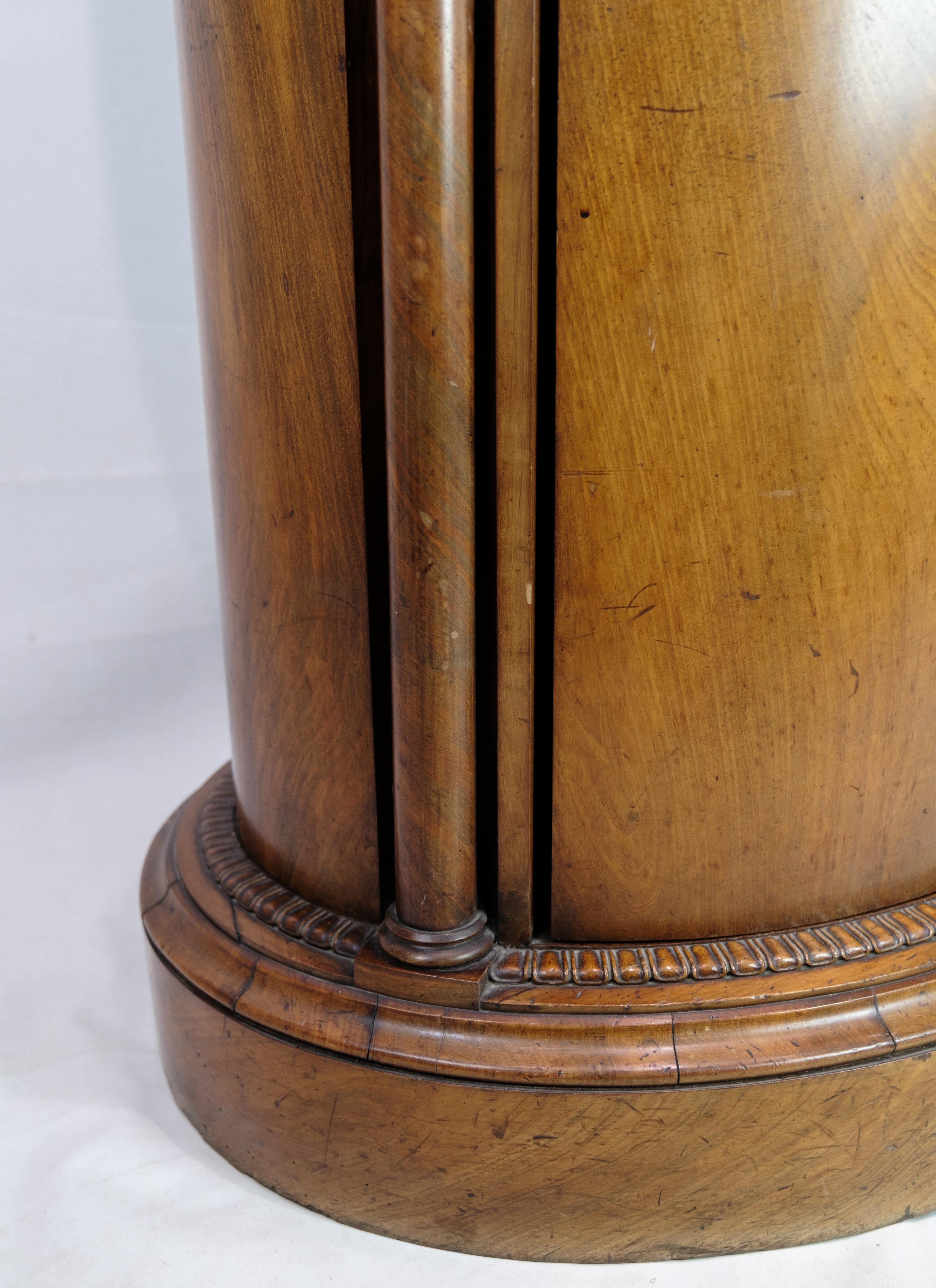 Oval Mahogany Pedestal Cabinet With Carvings From The 1820's  For Sale 3