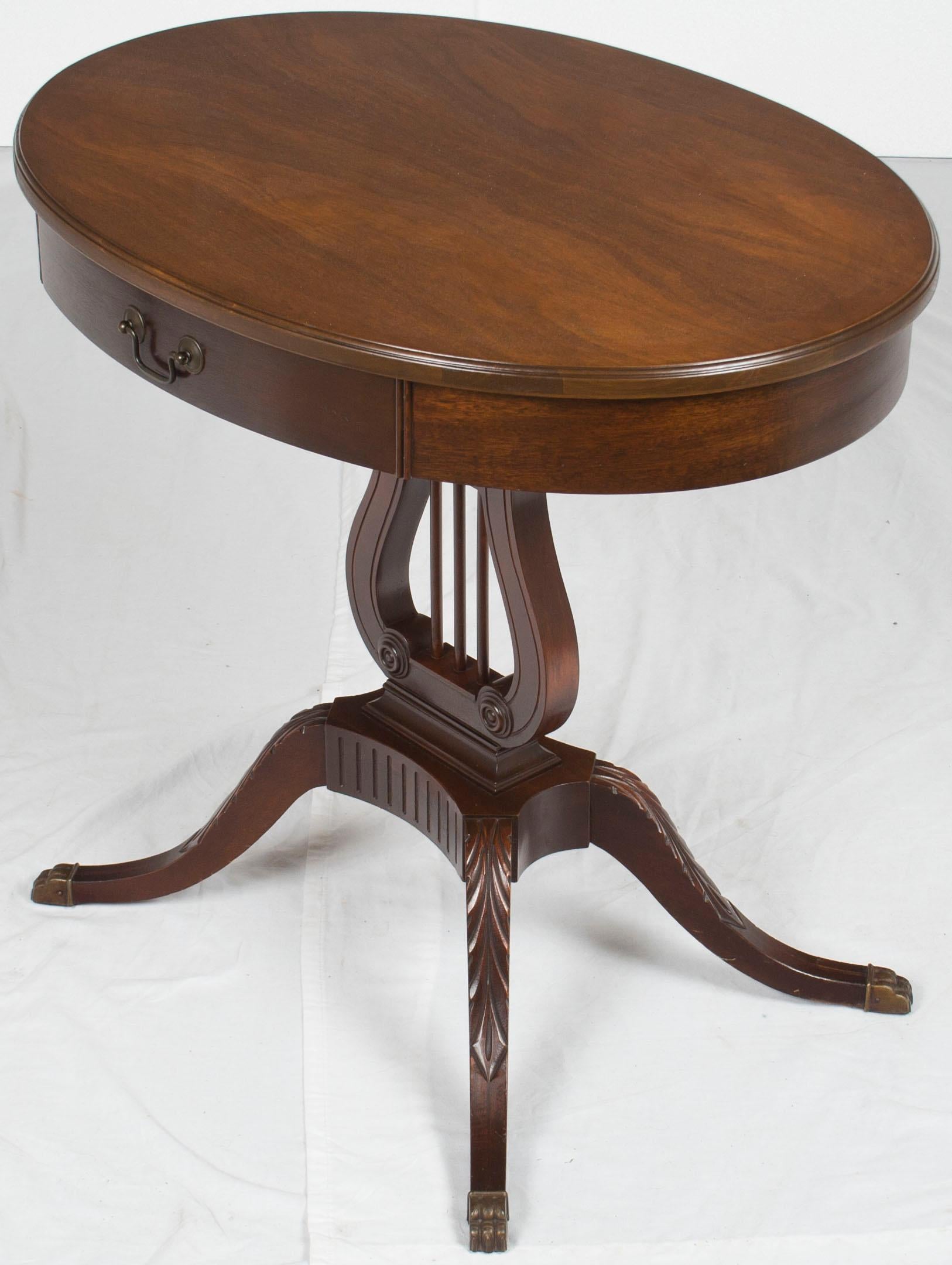 Oval Mahogany Side Accent End Table with Drawer on Lyre Trestle Pedestal Base (amerikanisch) im Angebot
