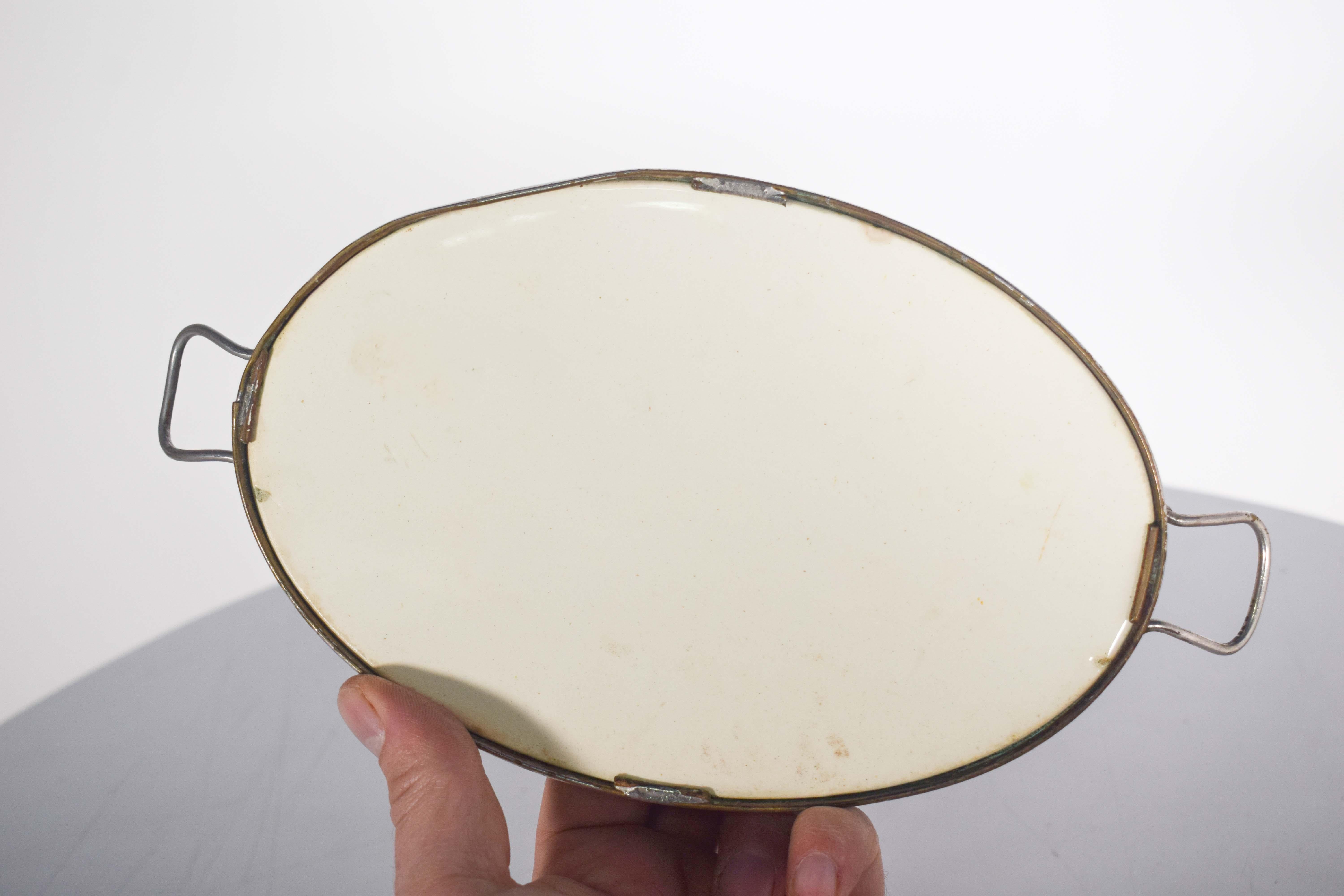 Mid-Century Modern Majolique ovale avec grille en céramique émaillée en vente