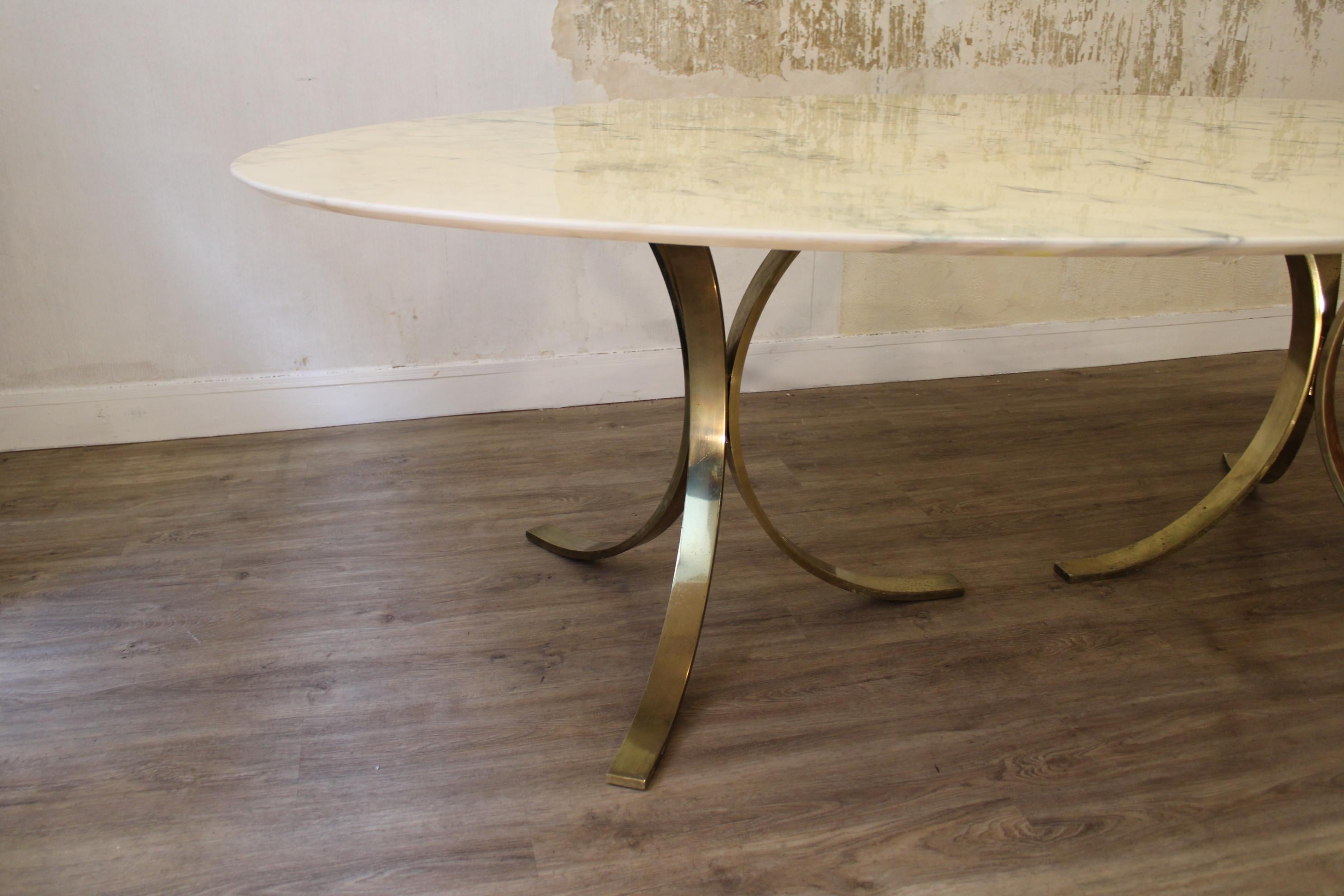 Oval marble dining table In Fair Condition In Paris, FR