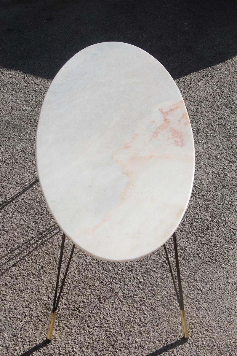 Oval Marble Table Coffee Diagonal Metal Foot with Brass Shoes, 1950s Italian In Good Condition In Palermo, Sicily