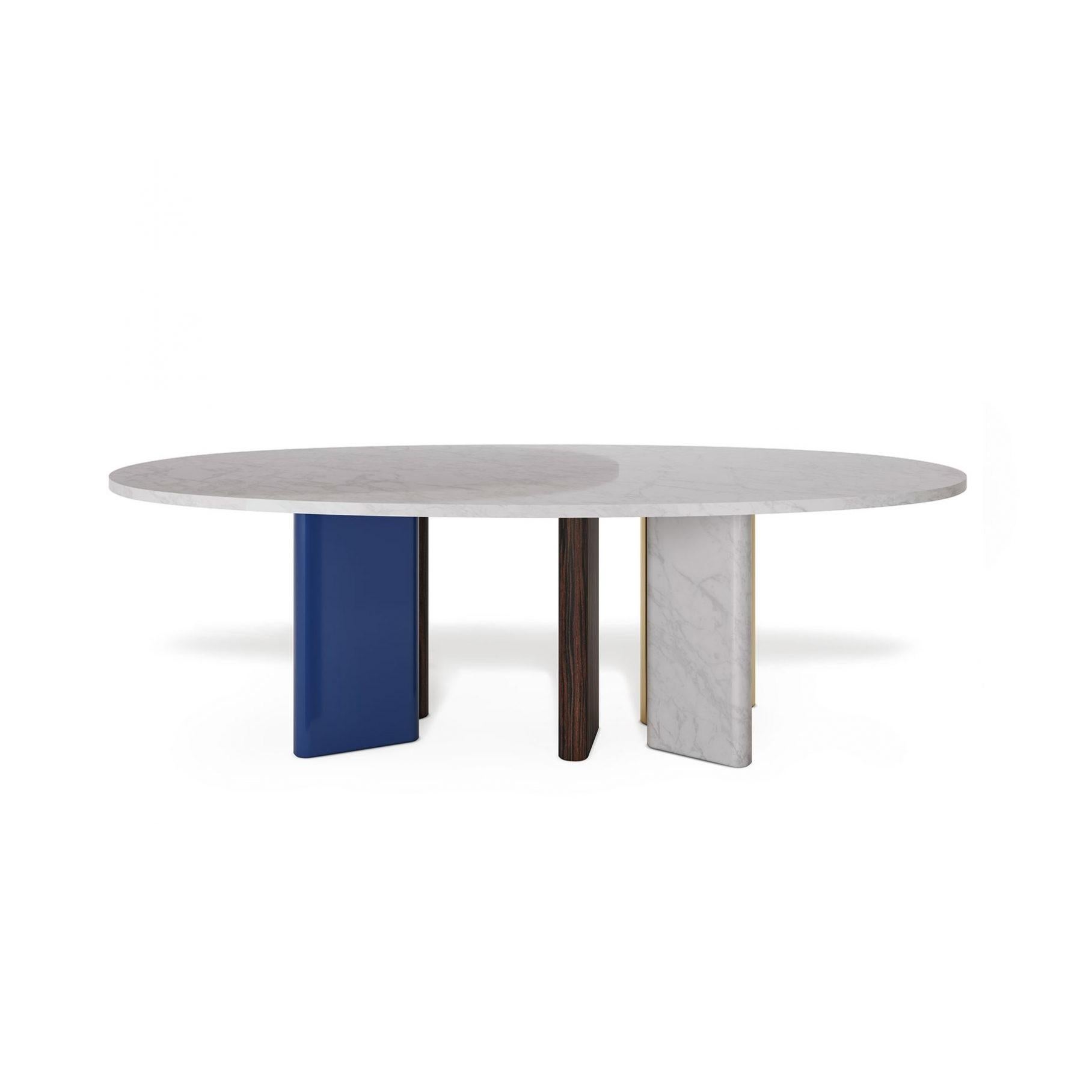 Portugais Table de salle à manger ovale avec pieds en bois, métal et marbre en vente