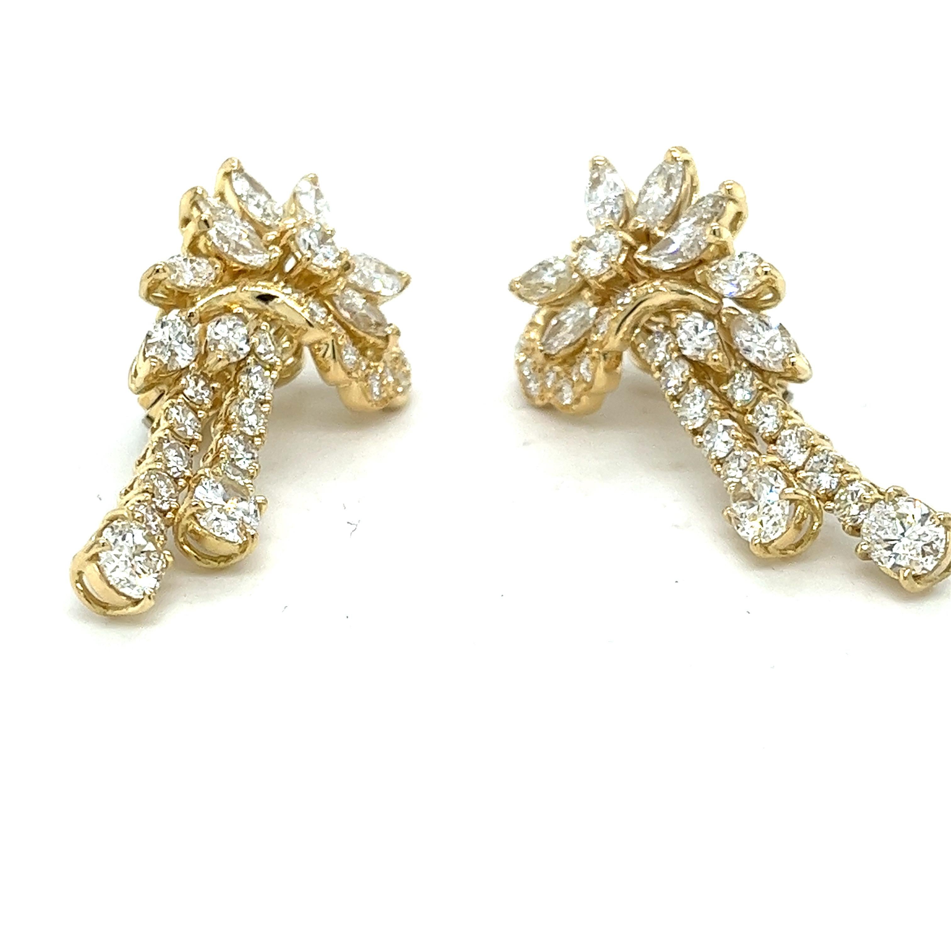 Oval Cut Vintage 11.75 Carats Diamond Cluster Dangle Earring, Circa 1980's, 18K For Sale