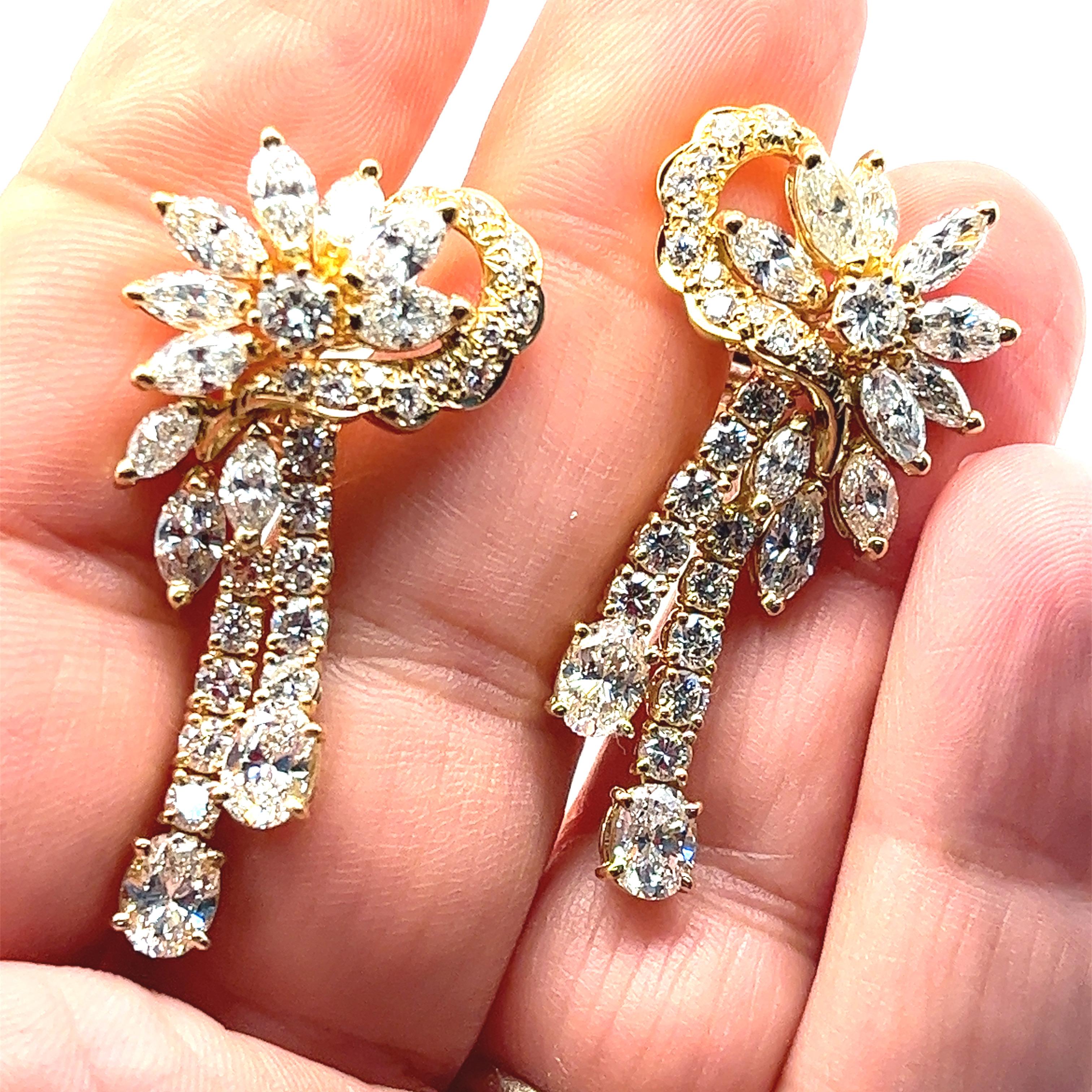 Vintage 11.75 Carats Diamond Cluster Dangle Earring, Circa 1980's, 18K For Sale 3