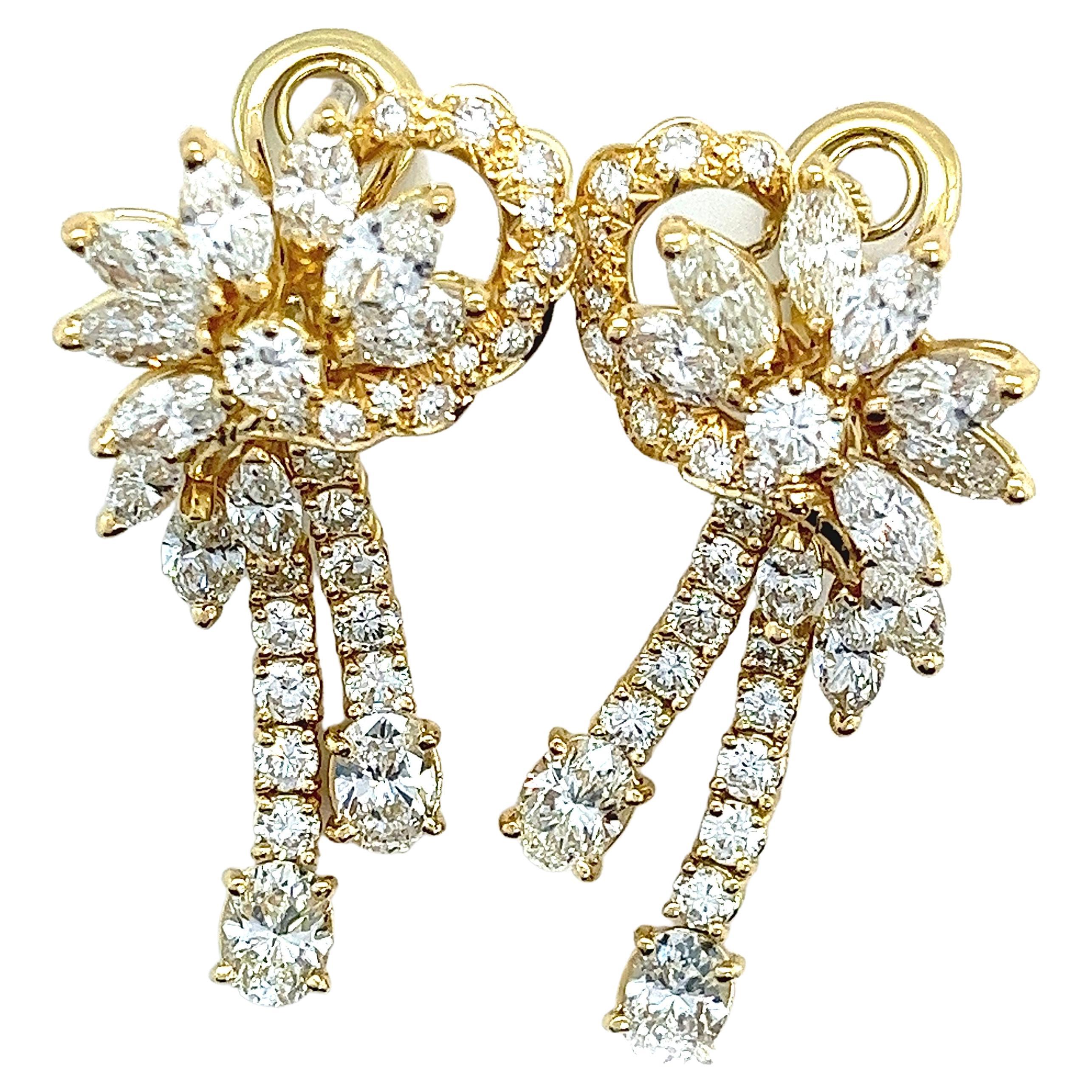 Vintage 11.75 Carats Diamond Cluster Dangle Earring, Circa 1980's, 18K For Sale