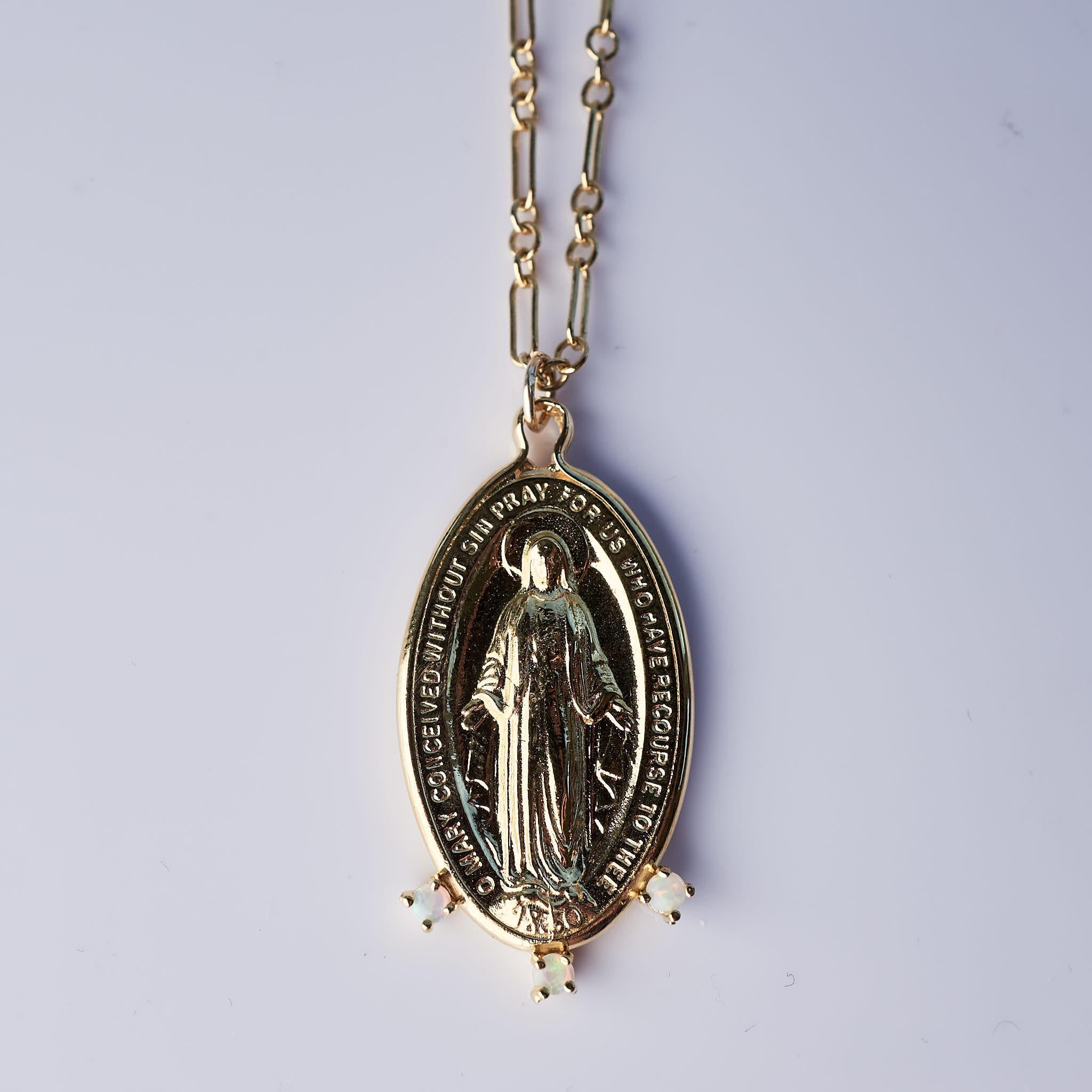 Ovale Medaille Kette Opal Halskette Jungfrau Maria vergoldet J Dauphin (Viktorianisch) im Angebot