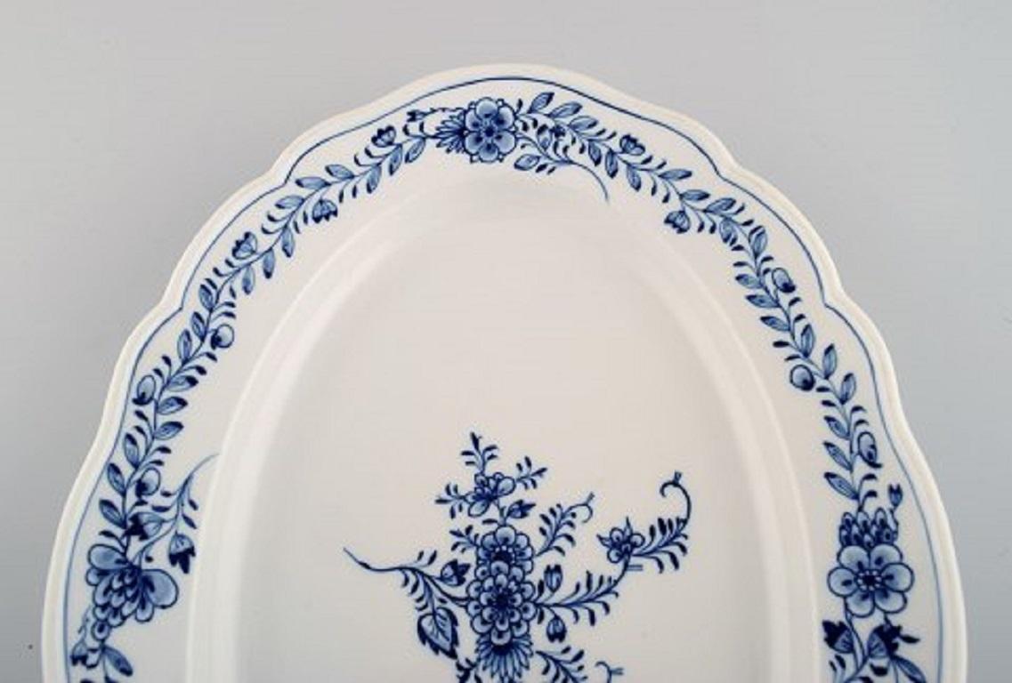 German Oval Meissen Neuer Ausschnitt Serving Dish in Hand-Painted Porcelain For Sale