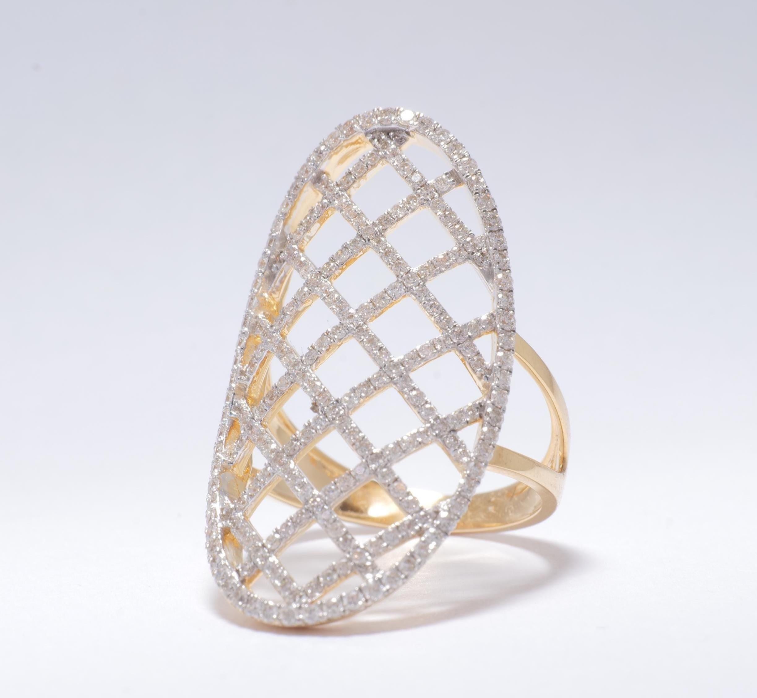 Ovaler Statement-Ring aus 14k massivem Gold mit Mesh-Diamant (zertifiziert) im Zustand „Neu“ im Angebot in New Delhi, DL