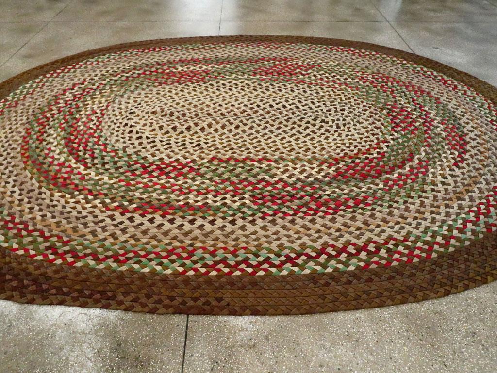 Oval Mid-20th Century Handmade American Braided Room Size Carpet In Excellent Condition For Sale In New York, NY