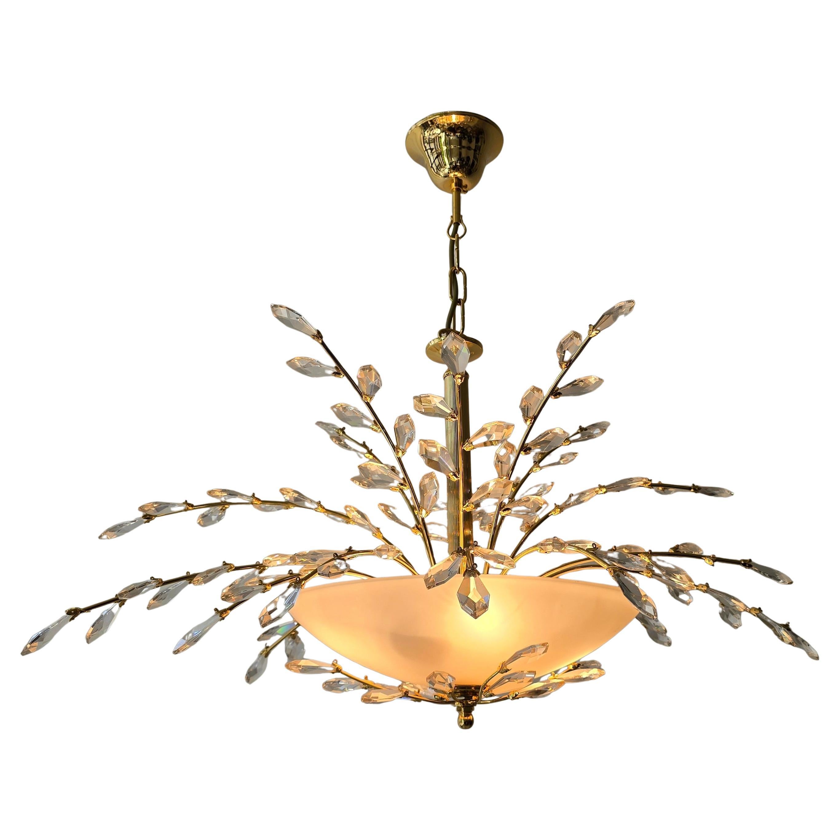 Hollywood Regency Oval Mid-Century Chandelier in Brass, Crystal and Opaline Glass – 1970s For Sale