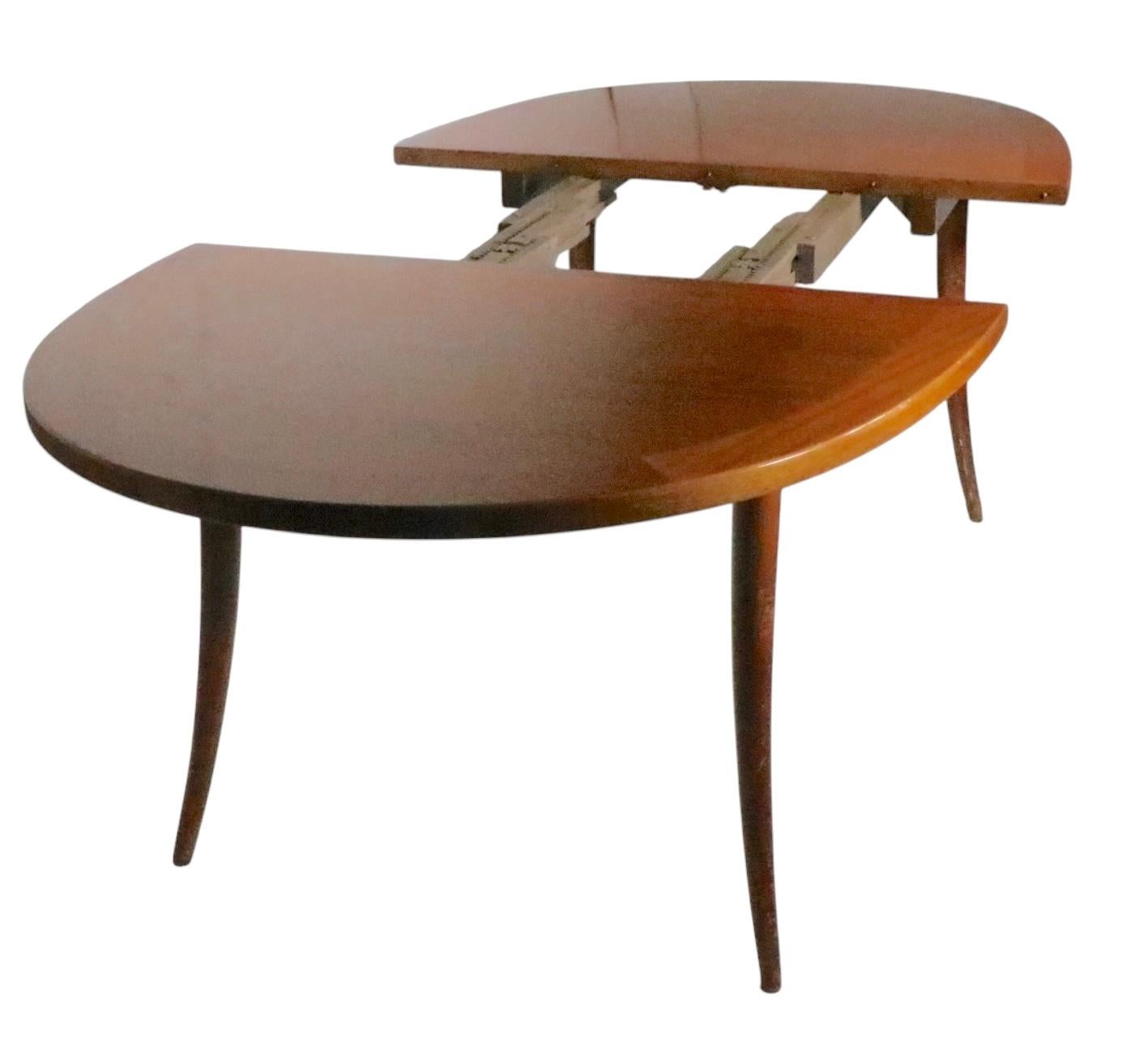 Legno Tavolo da pranzo ovale allungabile del metà del secolo scorso con gambe in Klismos  da Harvey Probber in vendita