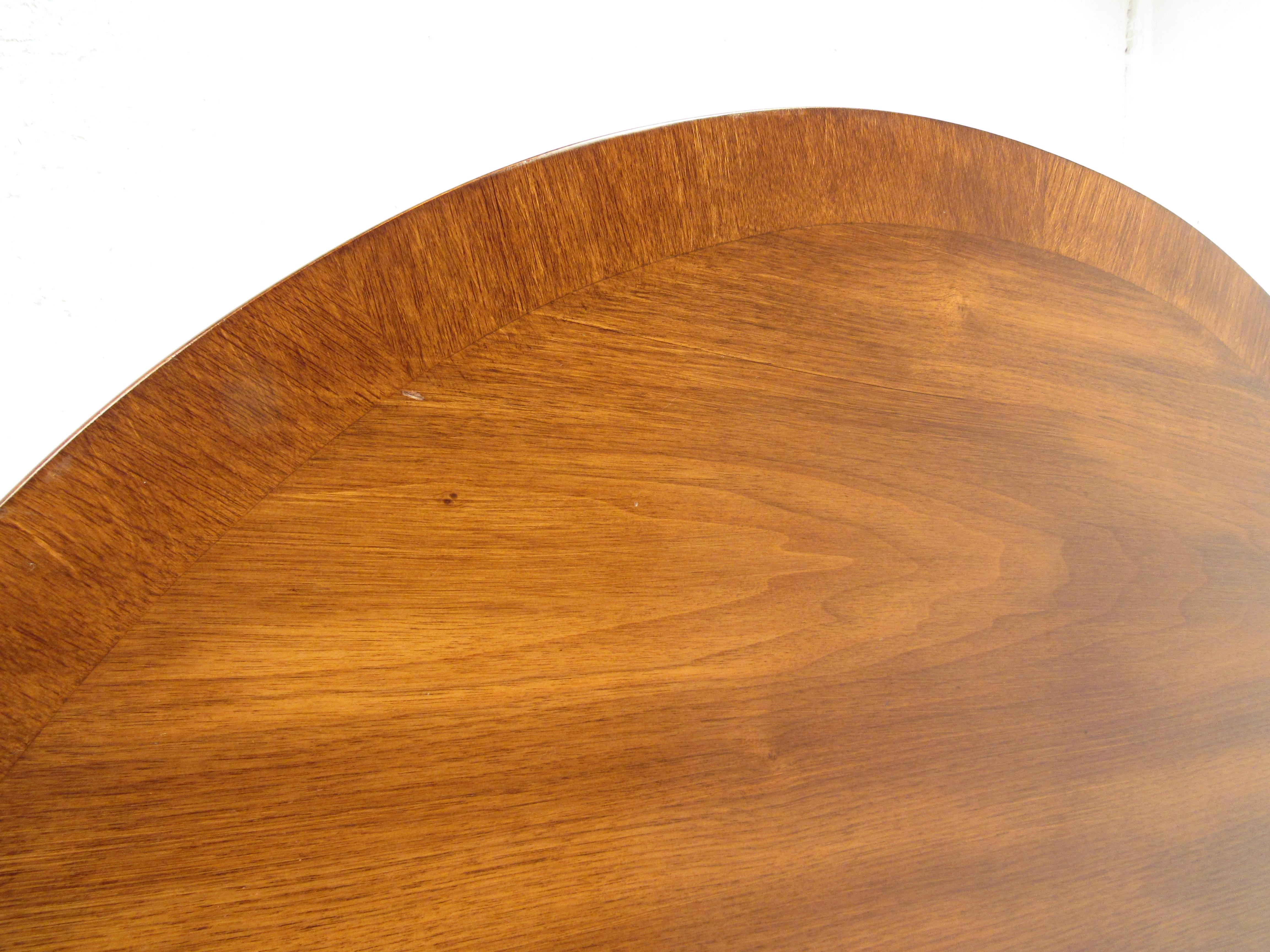 Oval Midcentury Walnut Dining Table by White Furniture Company In Good Condition In Brooklyn, NY
