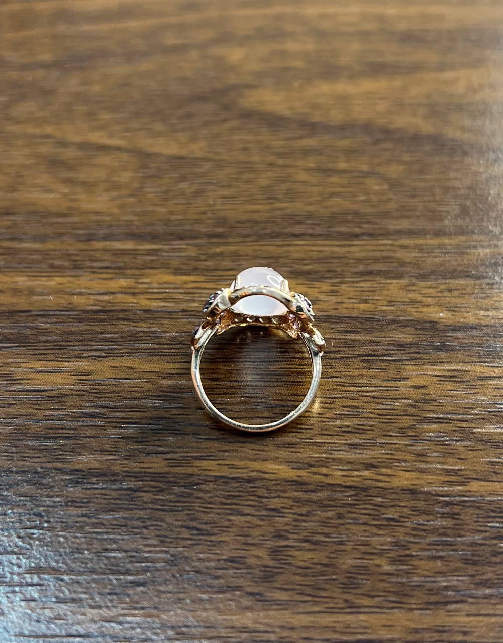 Women's Oval Milky White Cabochon Agate Chalcedony Multi-Color Gemstone Gold Ring For Sale