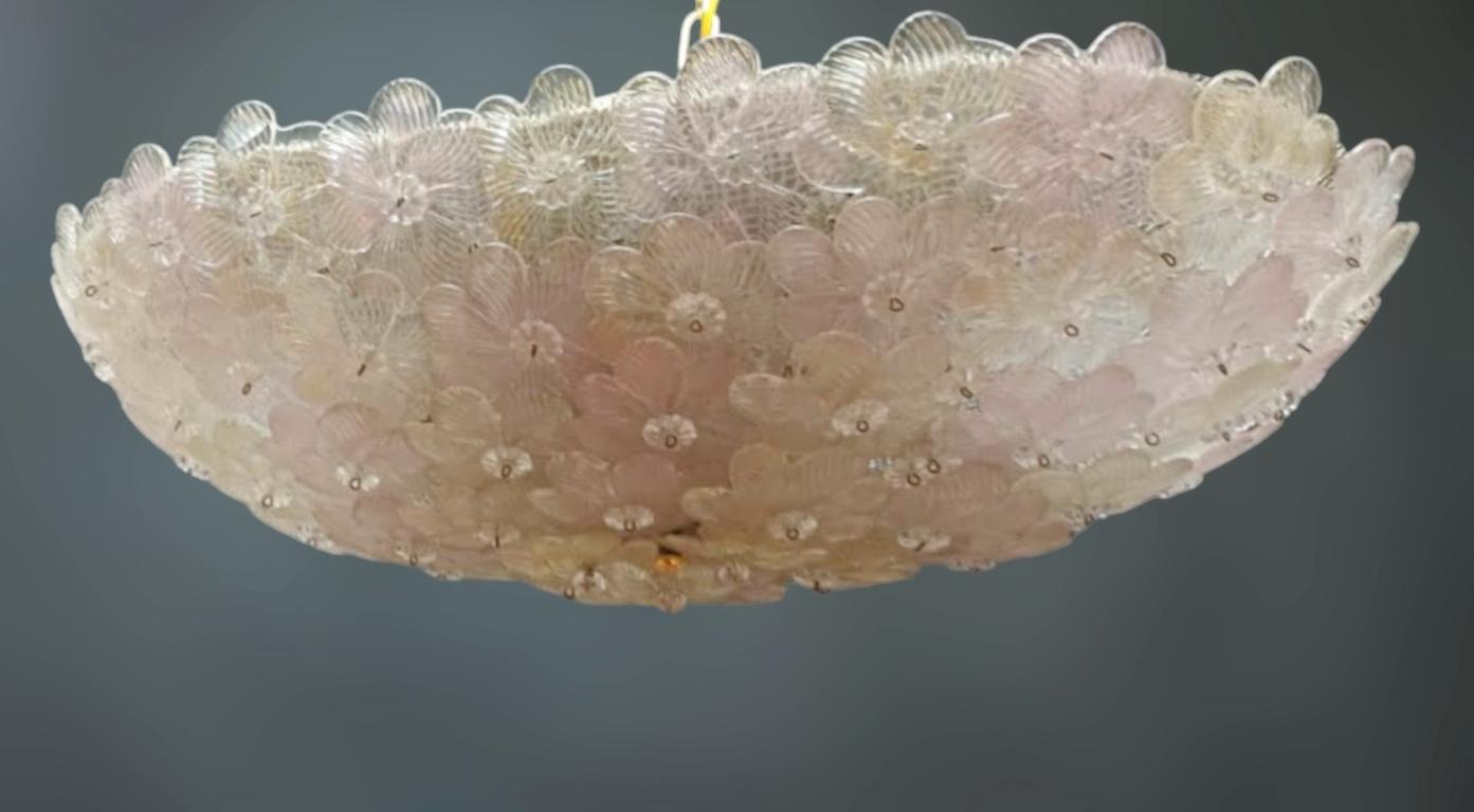Vintage Italian oval shaped flush mount with clear and pink hand blown Murano glass flowers / Made in Italy in the 1960s by Barovier e Toso
Measures: length 23.5 inches / width 16 inches / height 6 inches
6 lights / E12 or E14 type / max 40W each
1