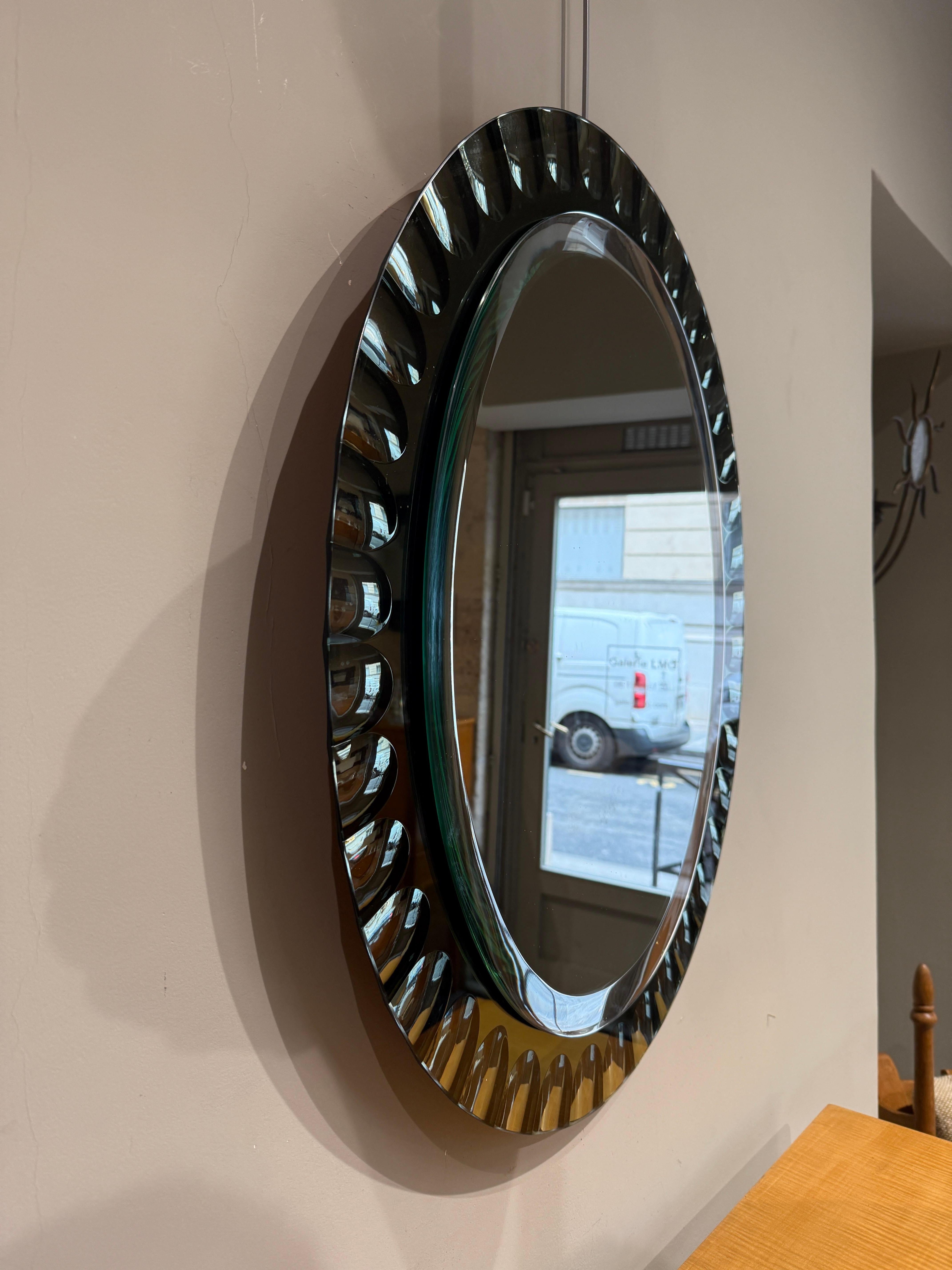 Mid-Century Modern Miroir ovale Cristal art Italie 1960 en vente