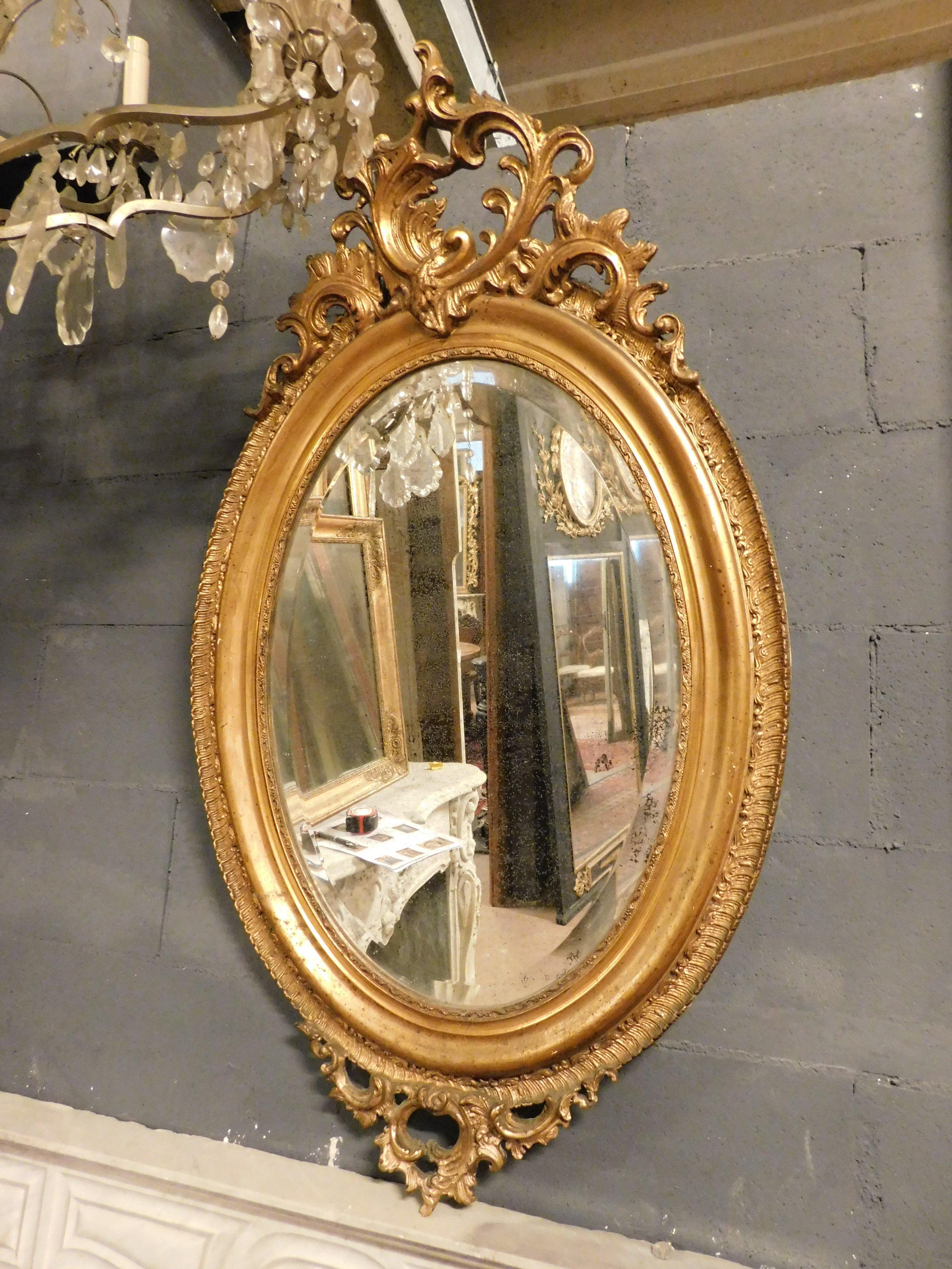 Hand-Carved Oval mirror in gilded wood with carved cymatium, France