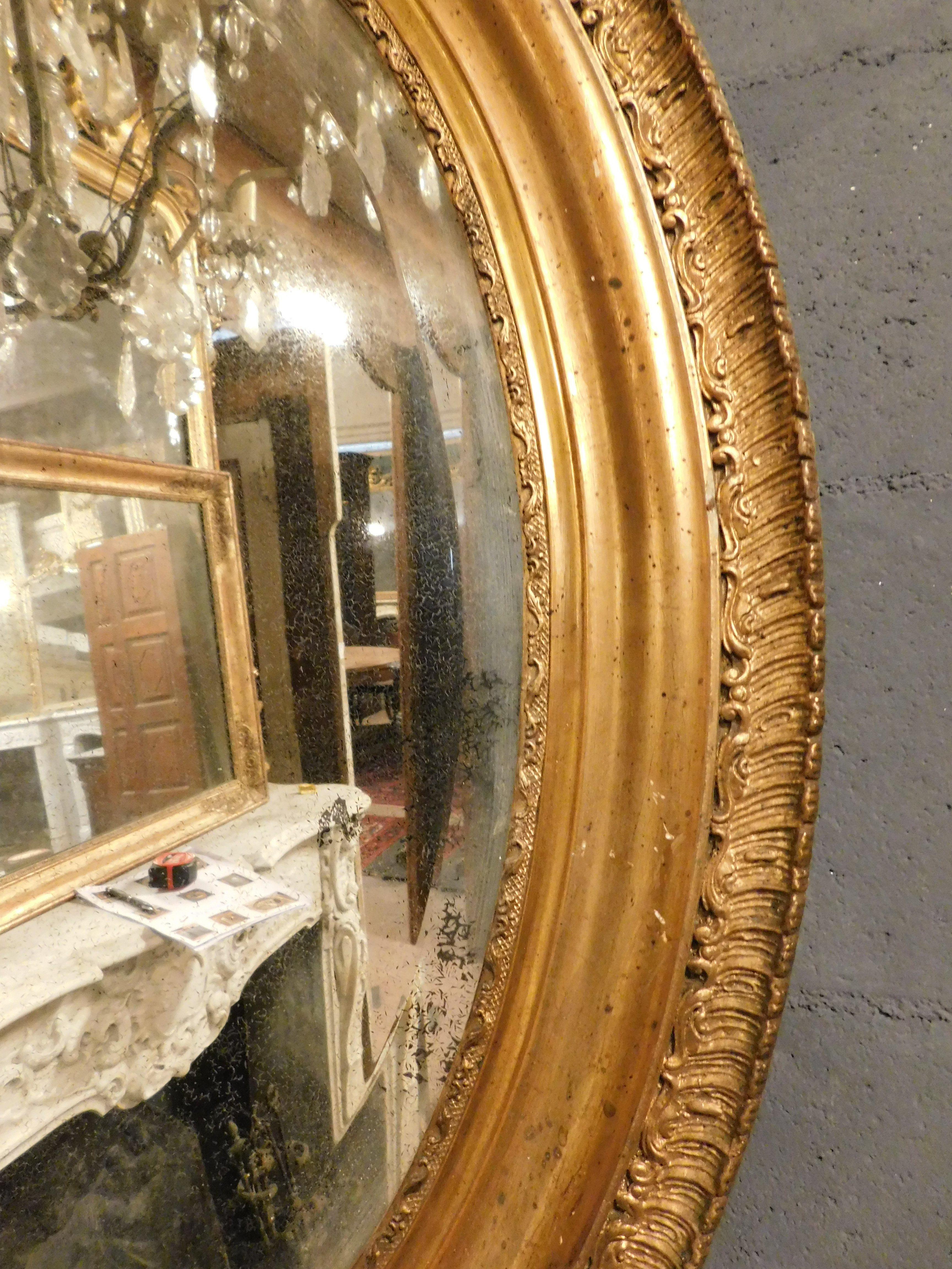 19th Century Oval mirror in gilded wood with carved cymatium, France