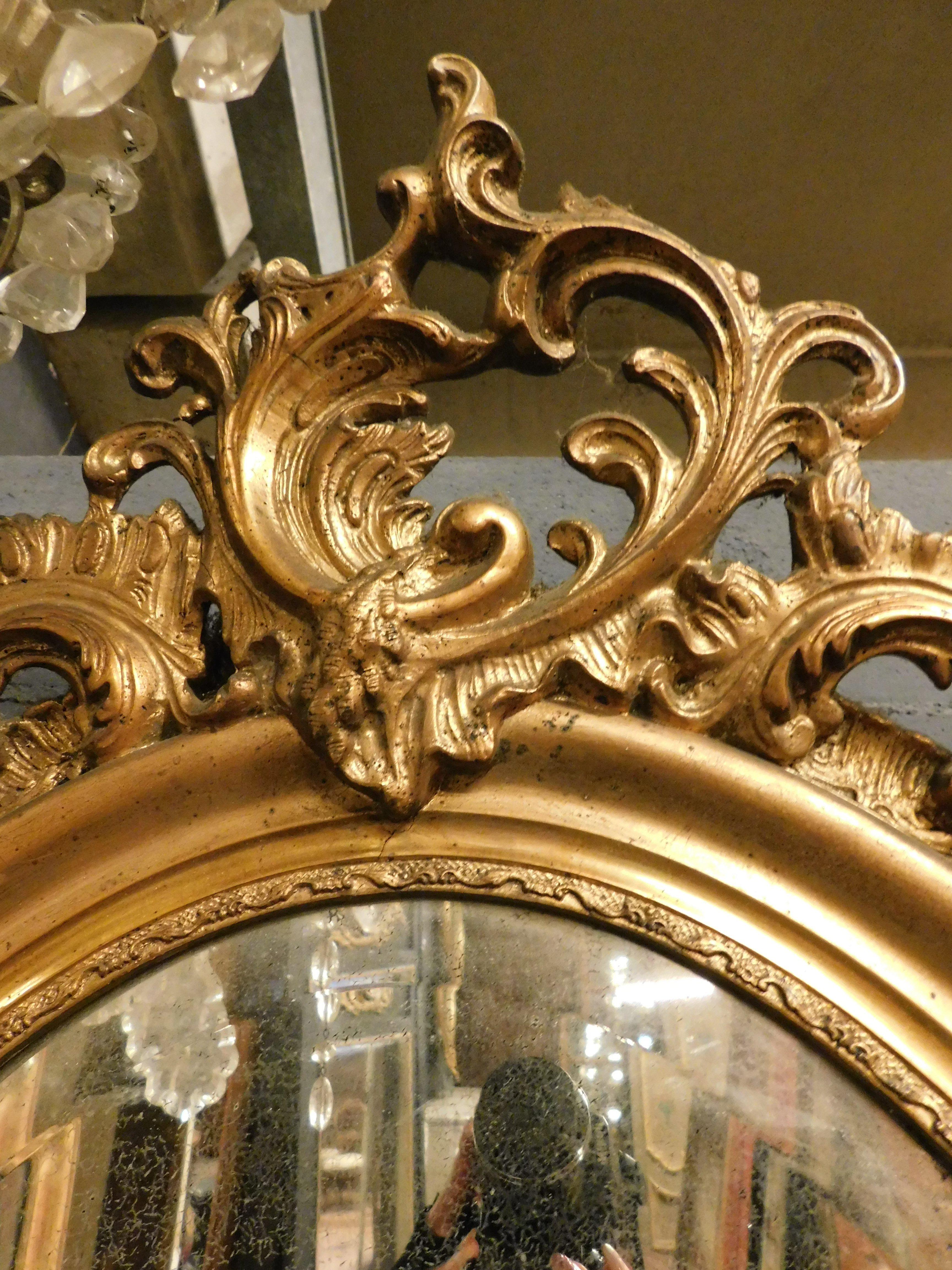 Oval mirror in gilded wood with carved cymatium, France 2